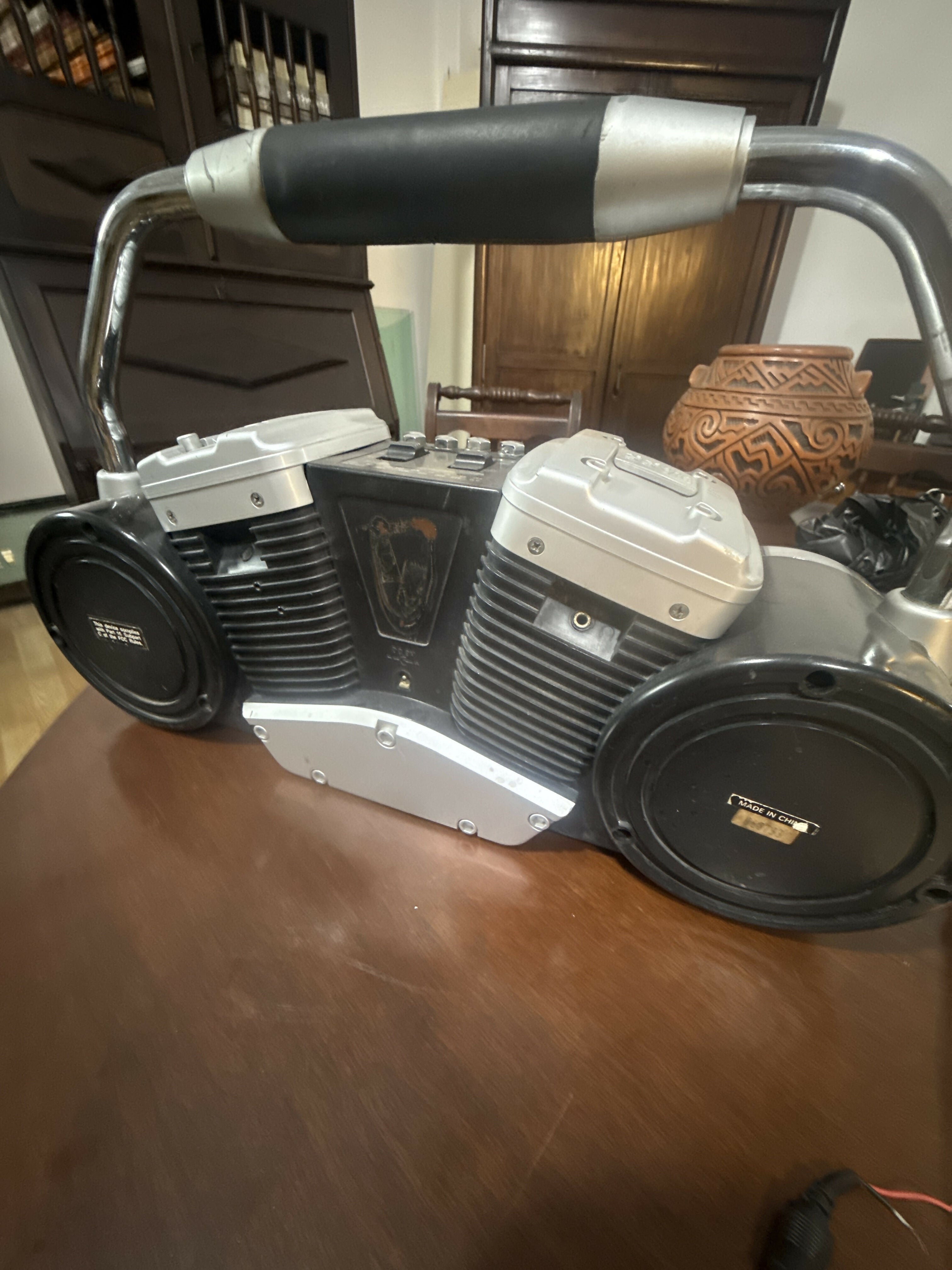 Boombox Harley-Davidson V-Twin • Peça de Colecionador