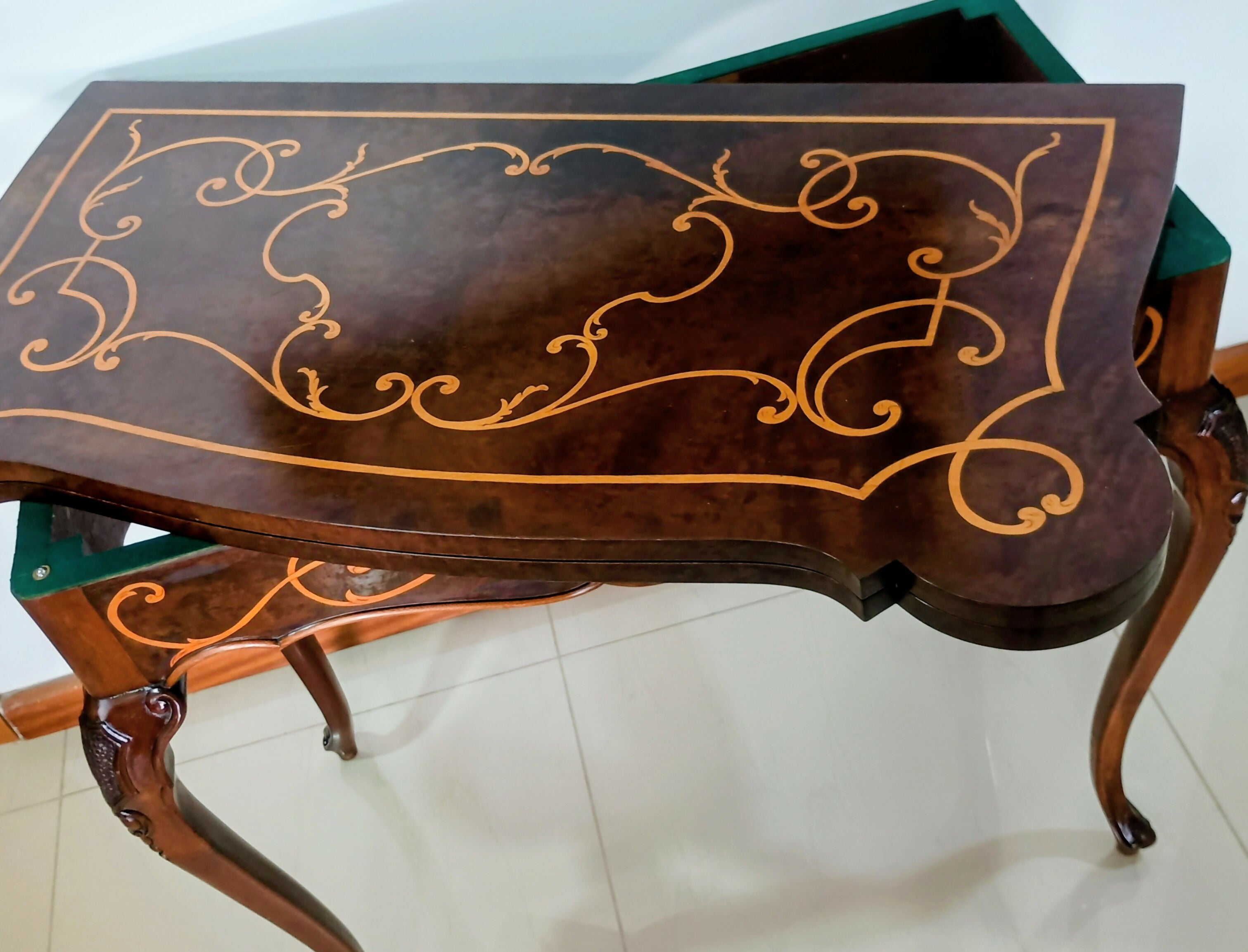 Mesa de Jogos /Aparador Marchetada – Tampo Dobrável – Década de 50