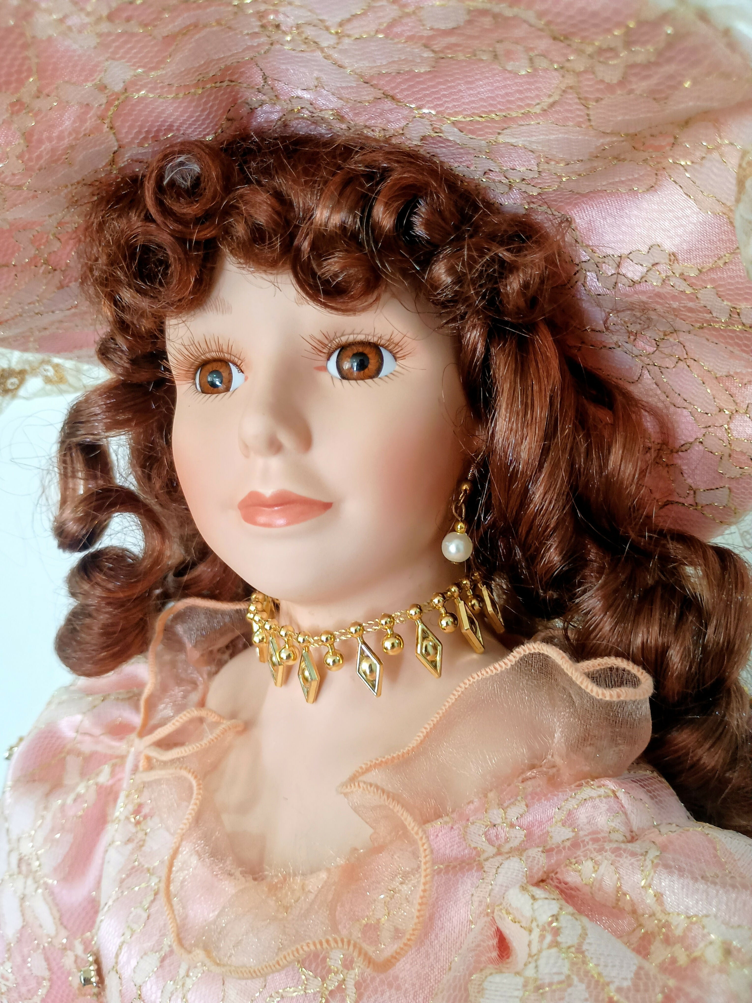 Boneca Decorativa de Porcelana Estilo Vitoriano – 65 cm