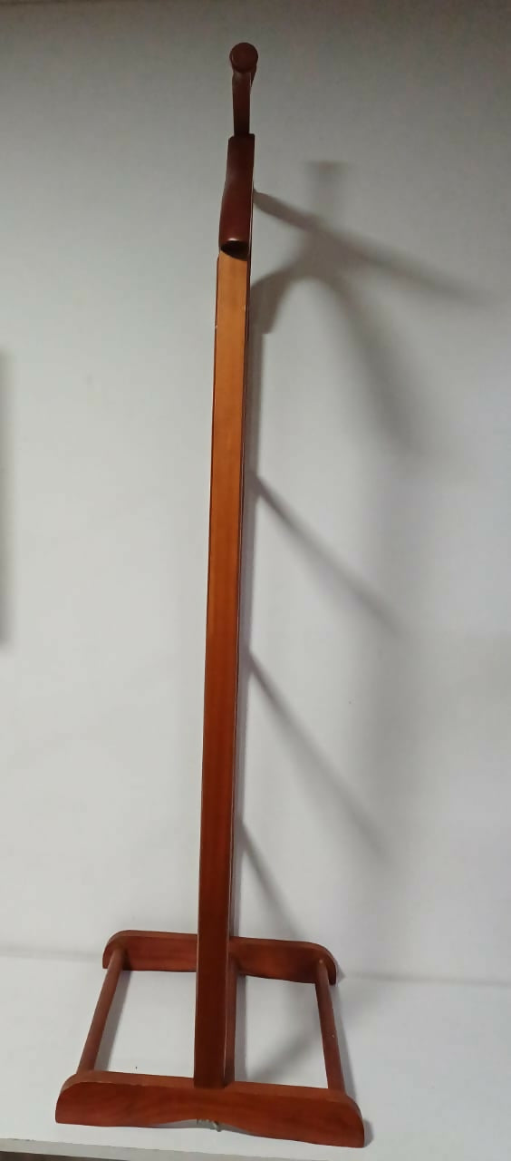 Porta Paletó Mancebo em Madeira