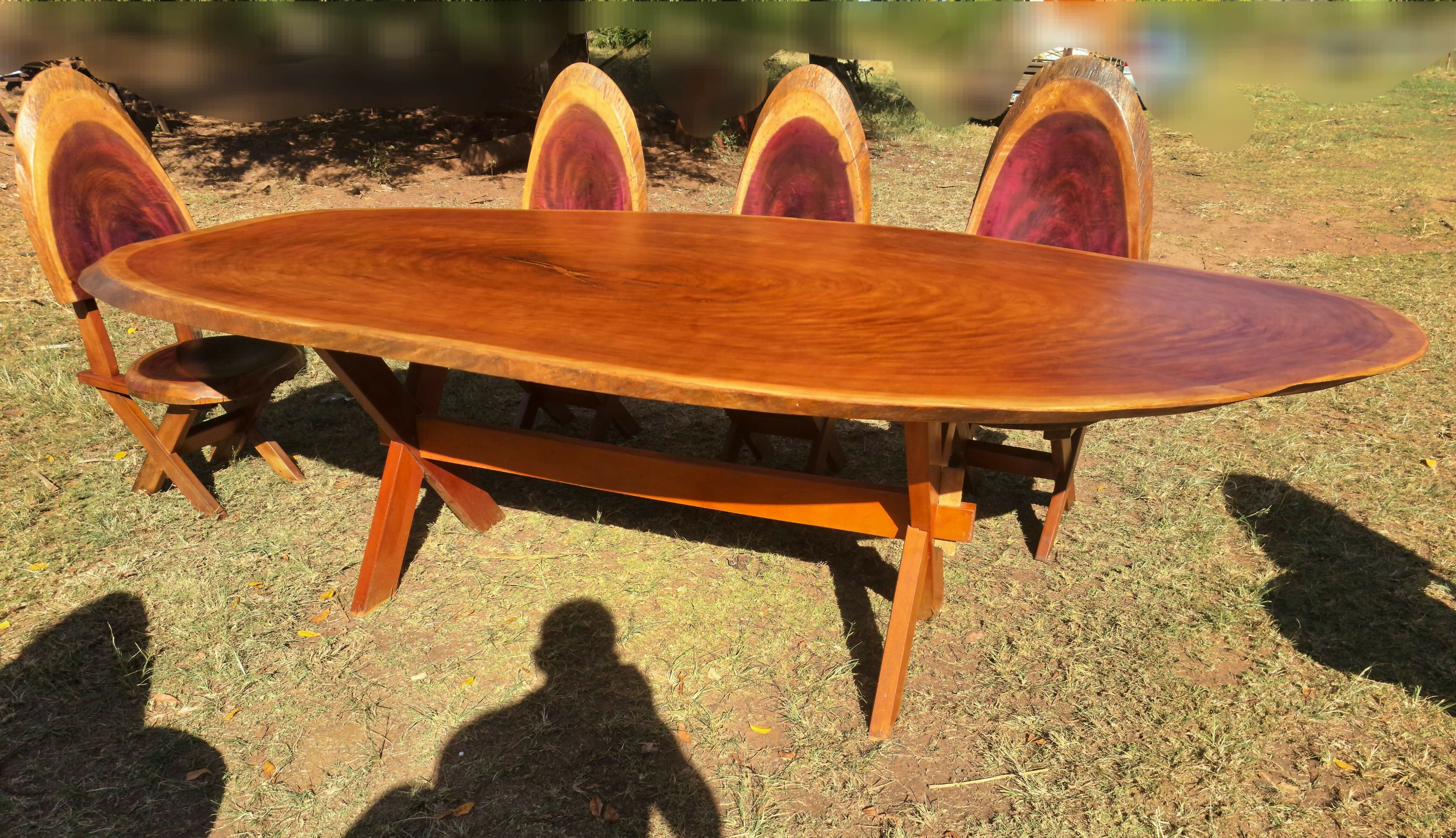 Mesa Prancha com 8 Cadeiras Roxinho