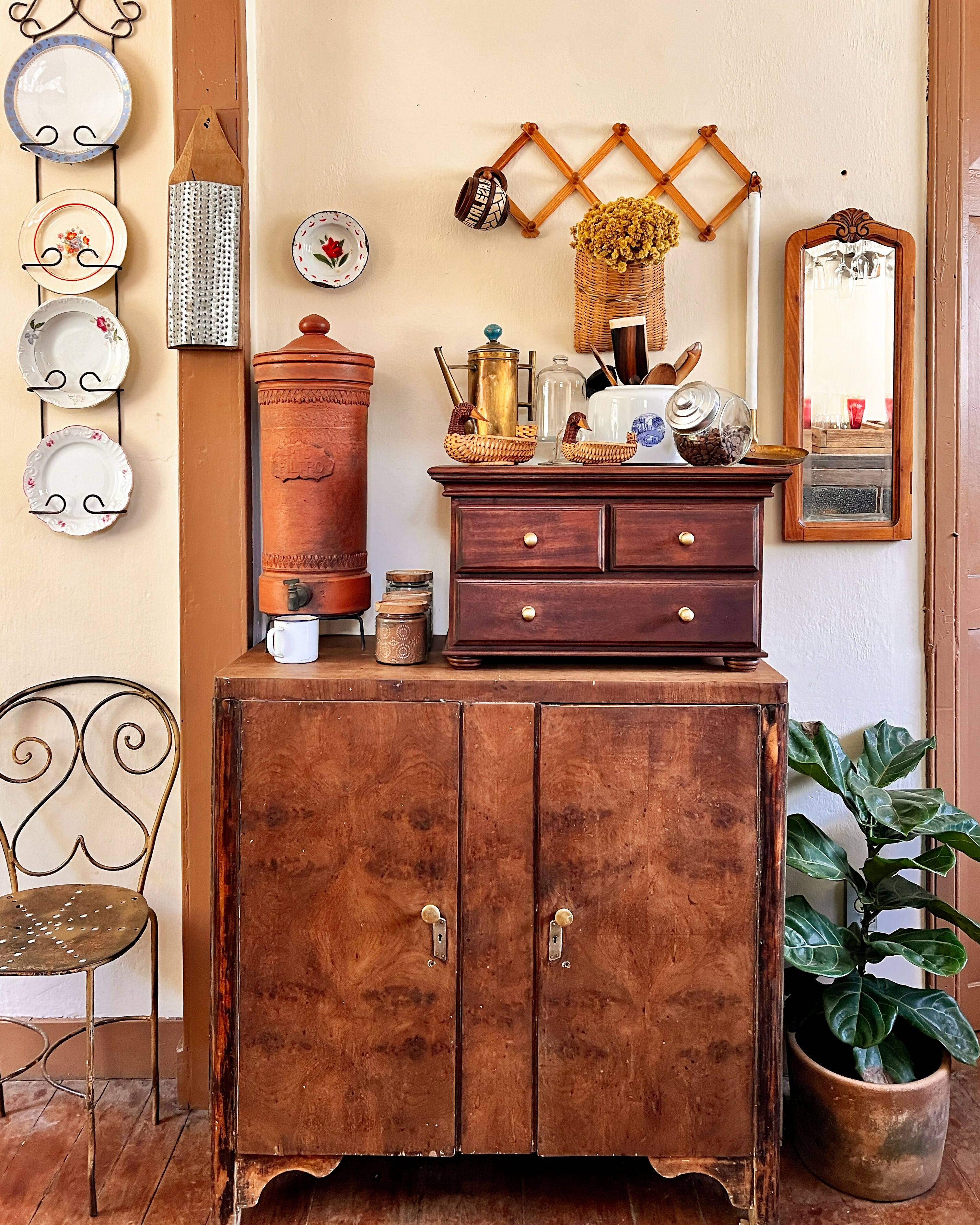 Mini Cômoda estilo D. Maria I em madeira nobre