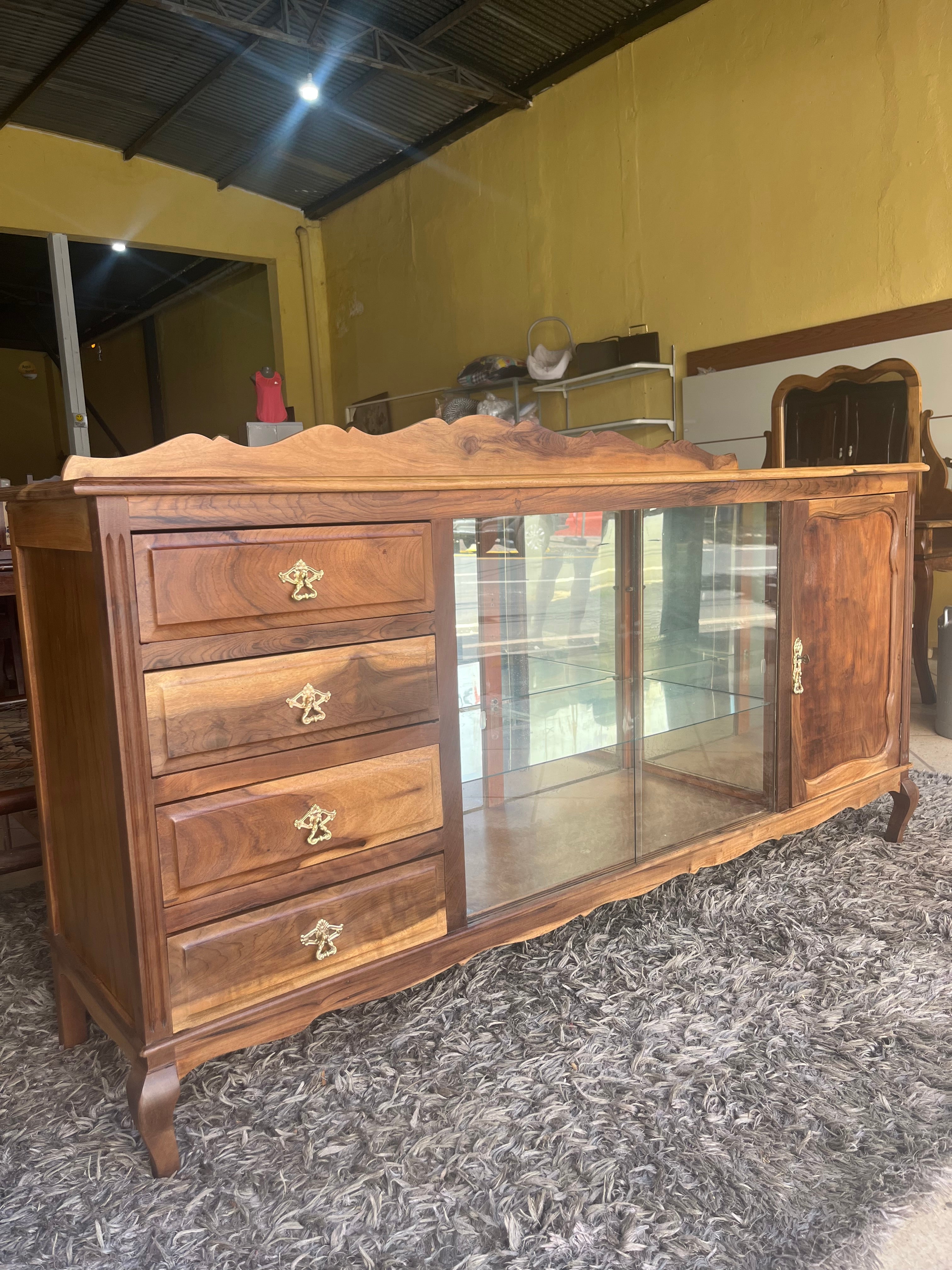 BUFFET DE MADEIRA IMBUIA RESTAURADO