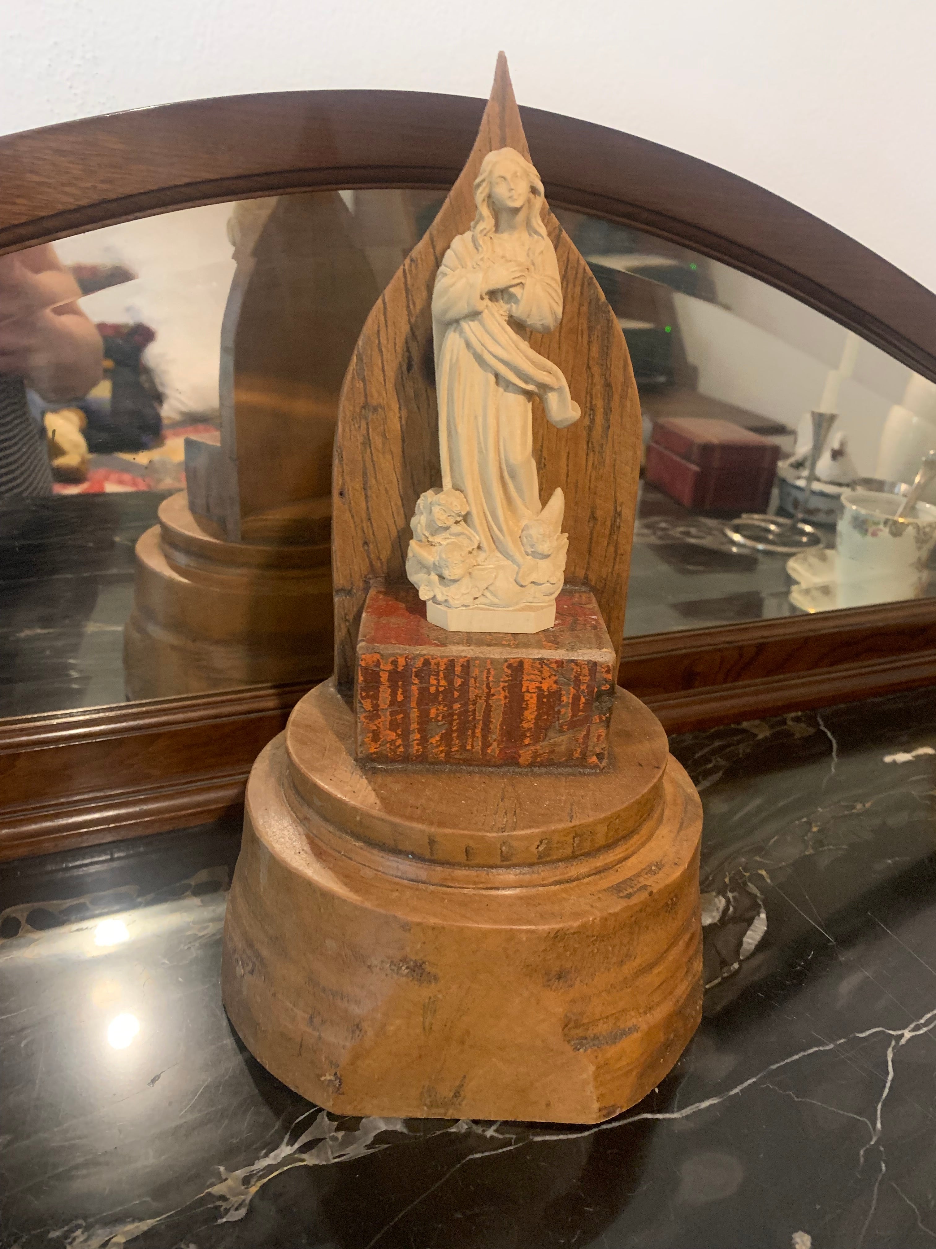 Lindíssimo altar ou oratório em madeira antiga reaproveitada