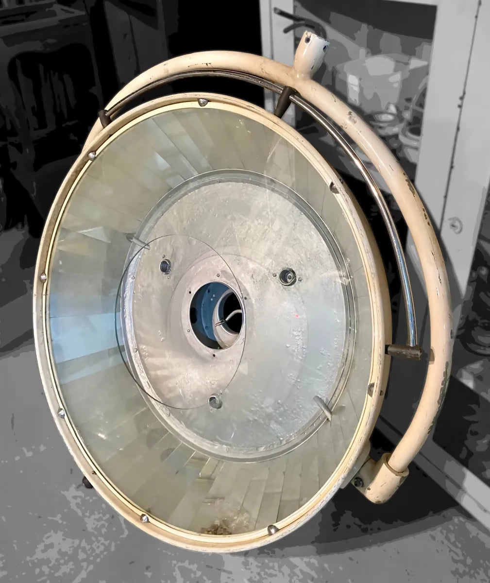 Luminária holofote antigo customizado