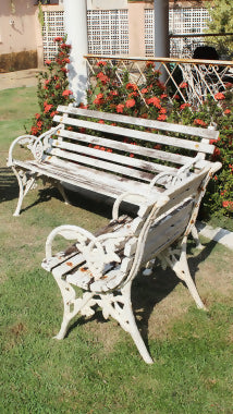 Conjunto de bancos área externa em ferro ripado madeira