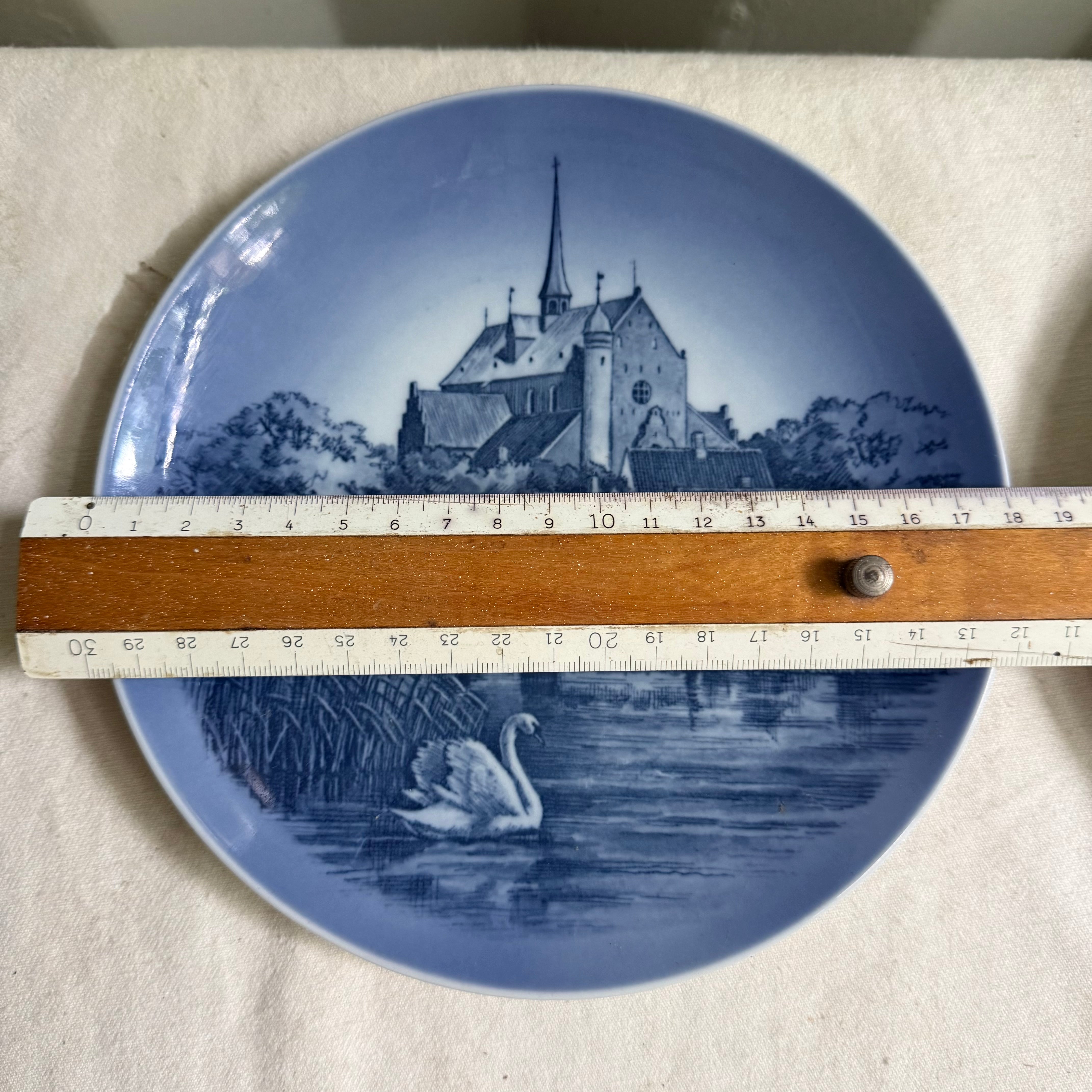 Par de Pratos Decorativos Royal Copenhagen | Dinamarca em tons azul e branco 