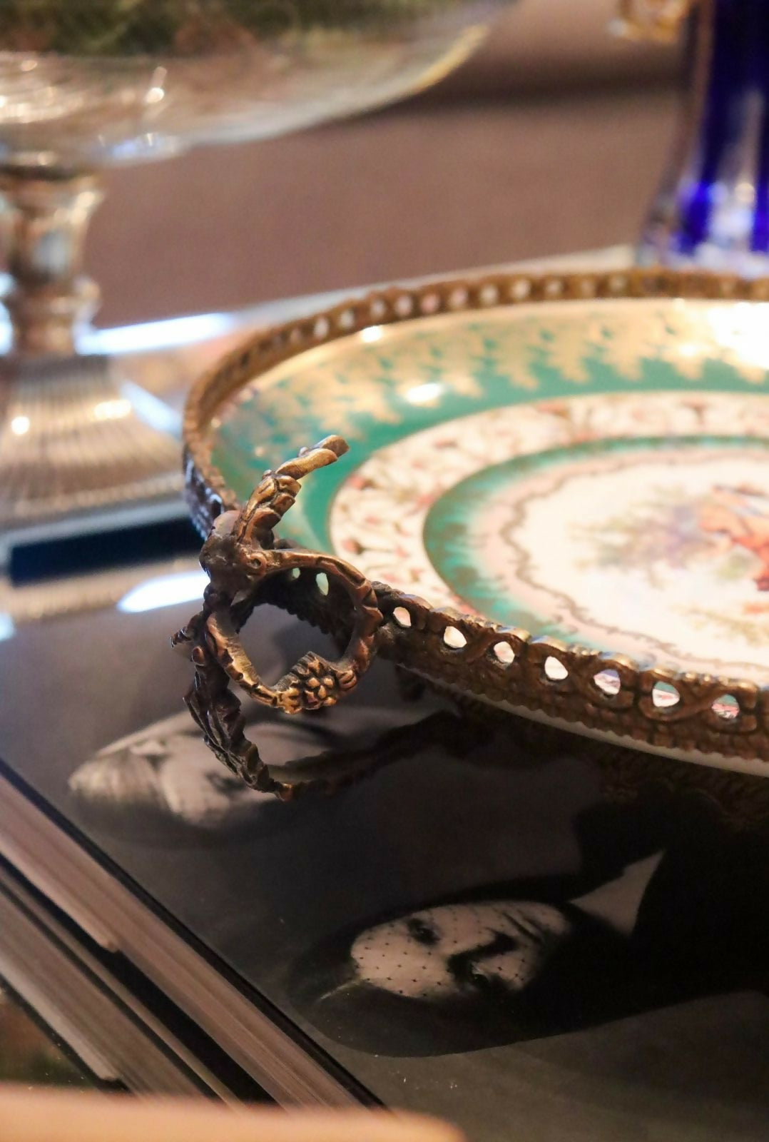 Centro de Mesa em porcelana europeia com cena galante