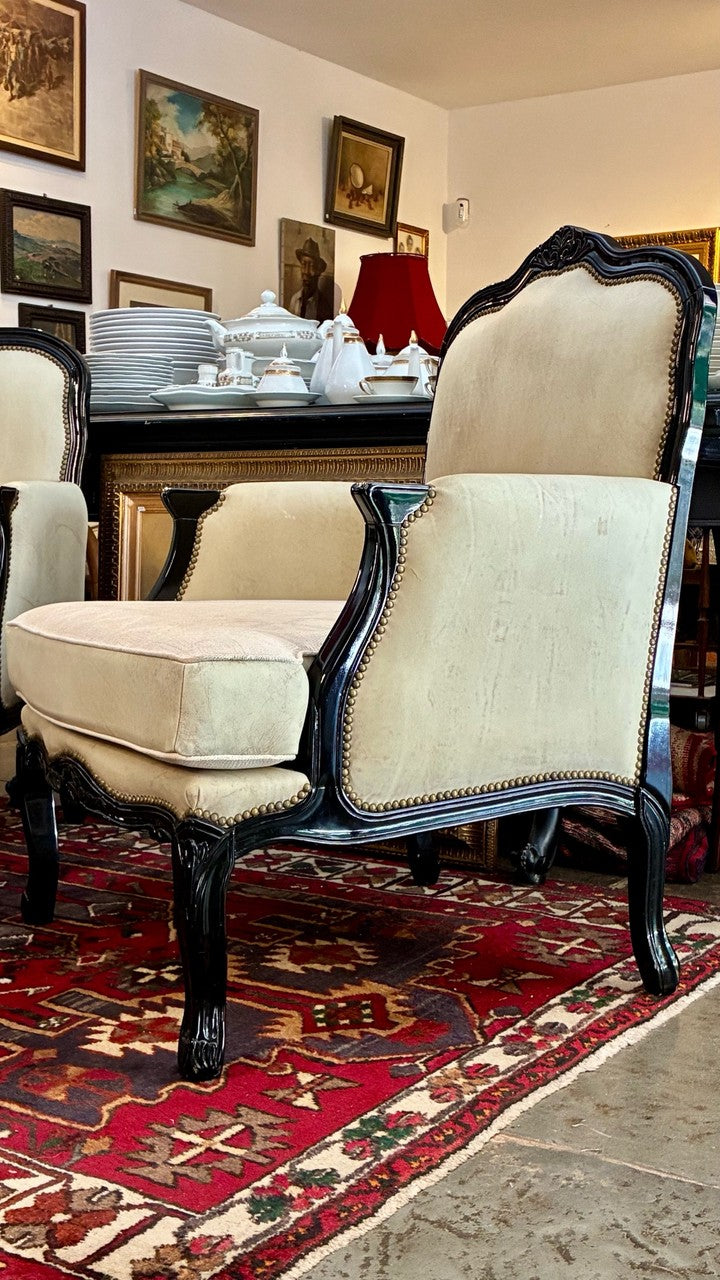 Par de Poltronas Bergère Estilo Luís XV com tecido cru