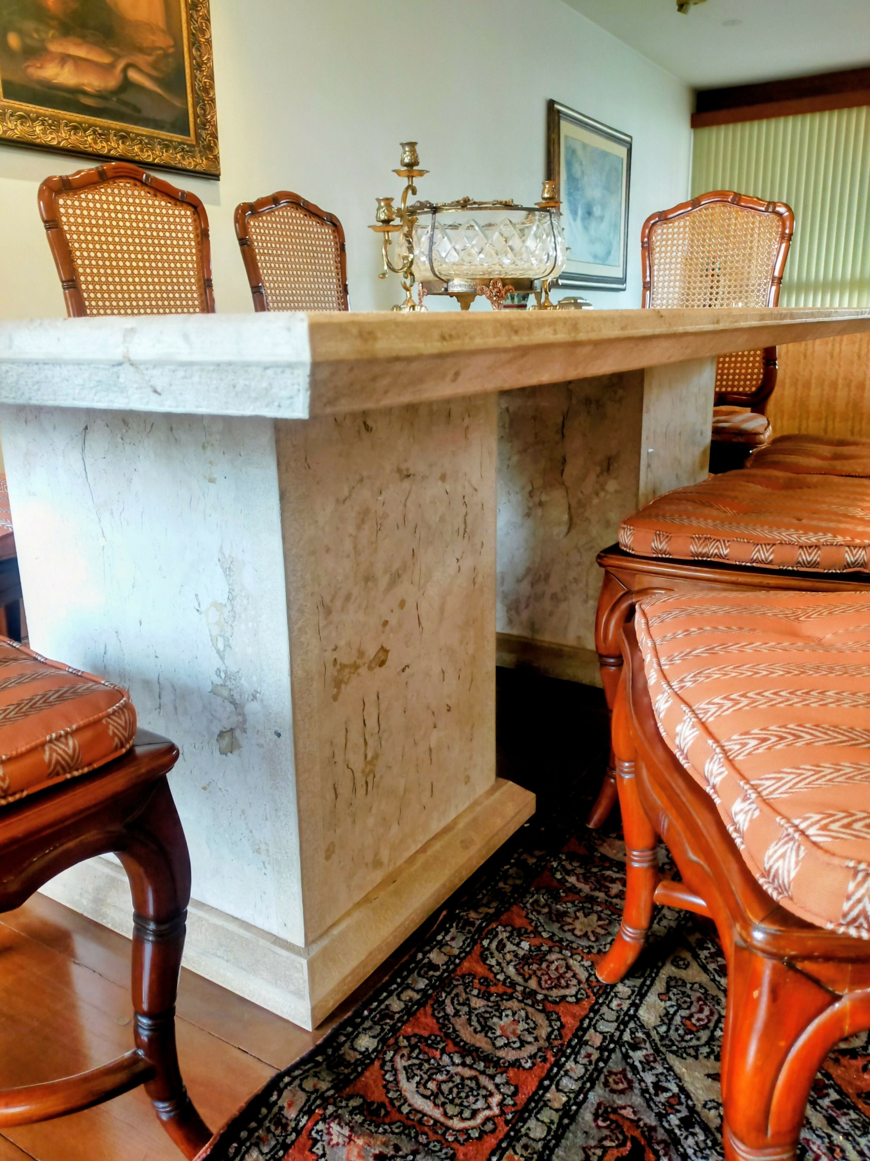 MESA DE MARMORE SOFISTICADA EM COR PERLATO ROYAL (8 LUGARES)
