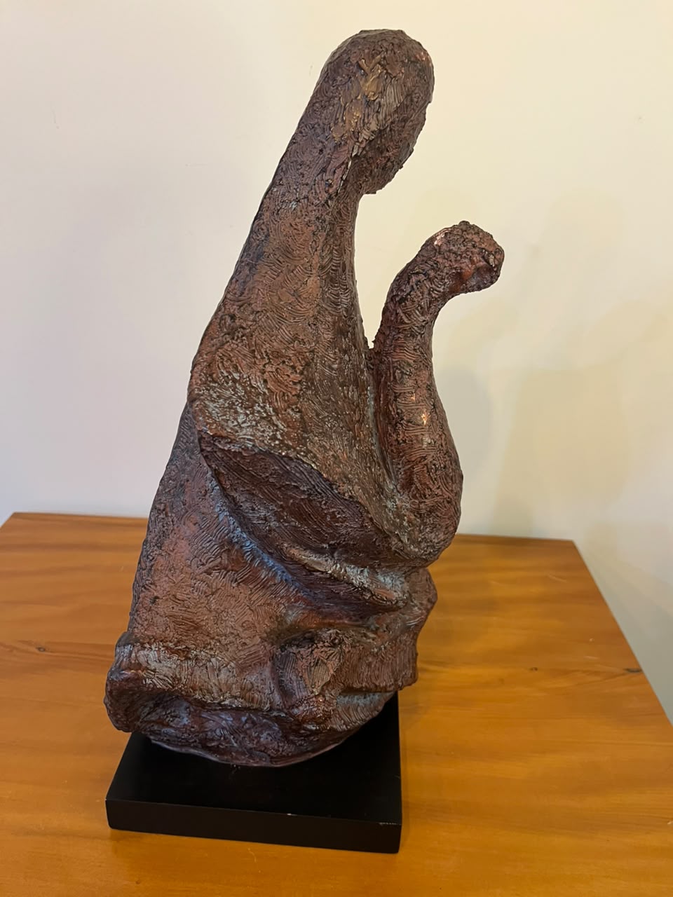 Escultura figurativa abstrata – 40 cm