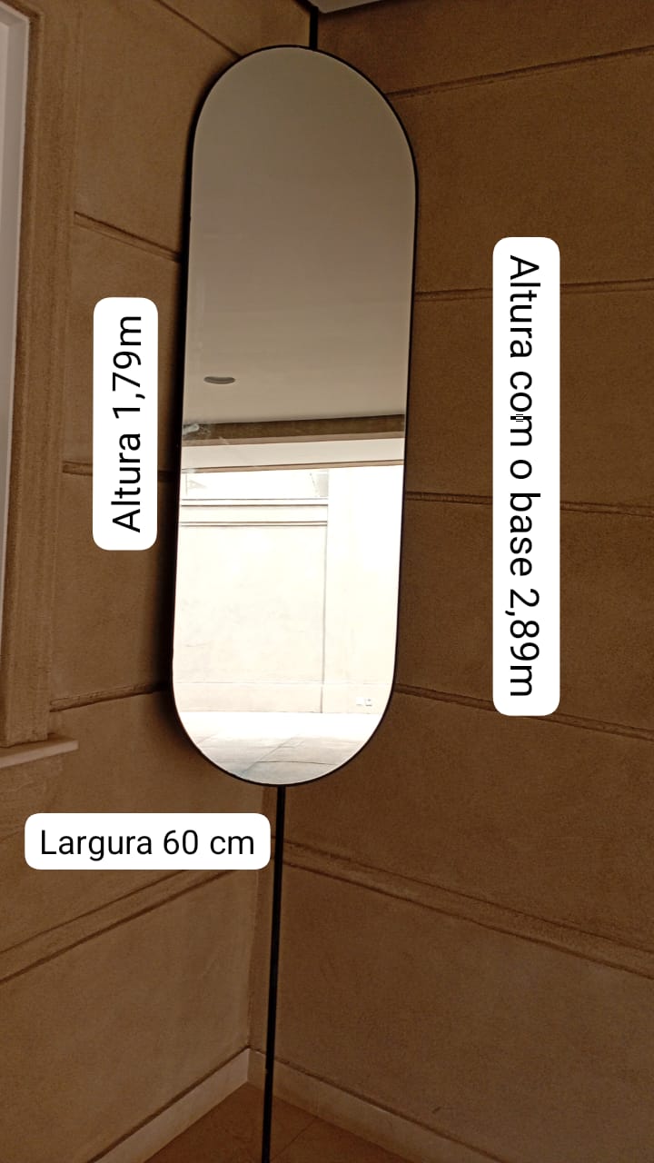 Espelho de Chão com moldura de ferro pintado de preto