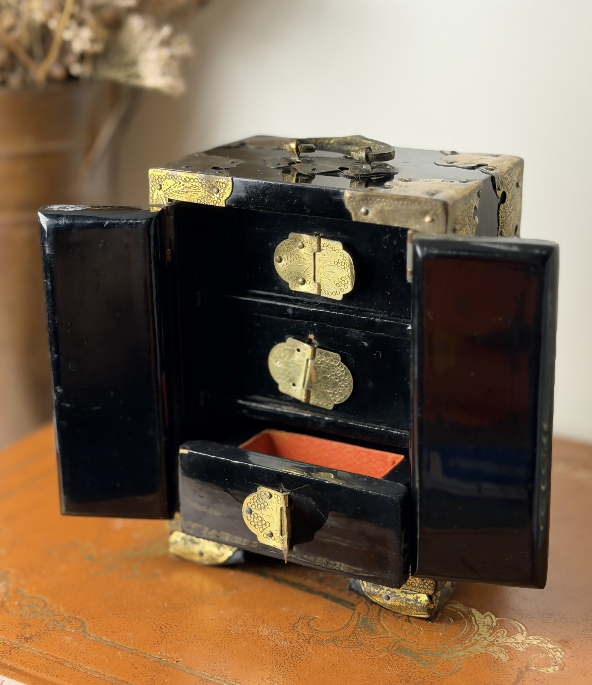 Antigo porta jóia chinês - Item Raro e Histórico! Laca, Madrepérola, Latão e Seda! Anos 60 - Chinês - Trabalho Artesanal