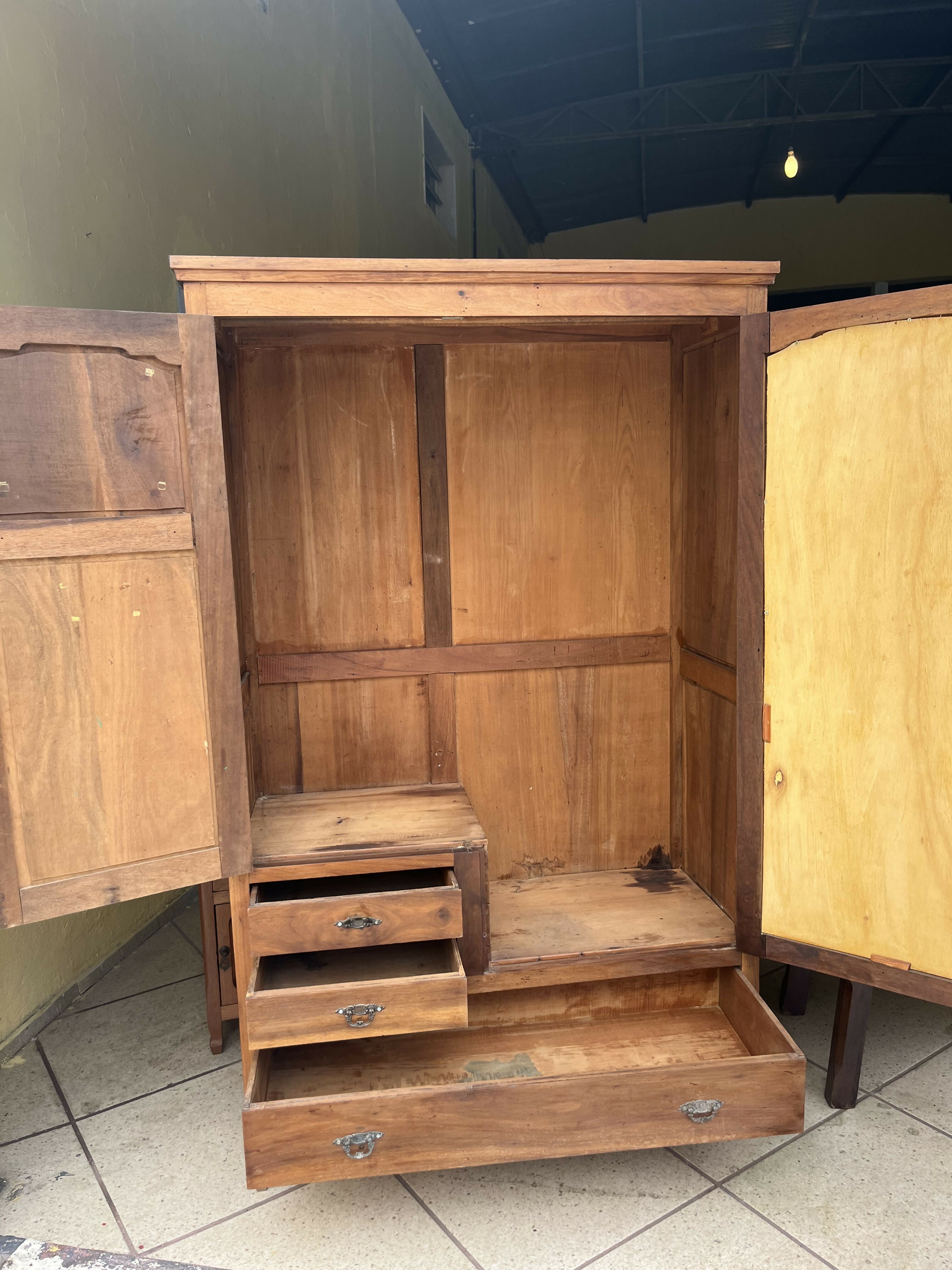 GUARDA ROUPA DE SOLTEIRO ANTIGO