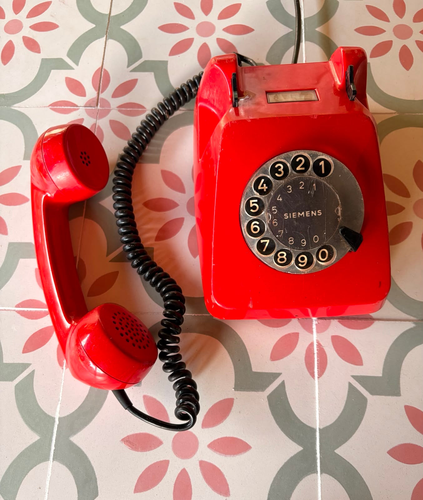 Telefone antigo vermelho Siemens 