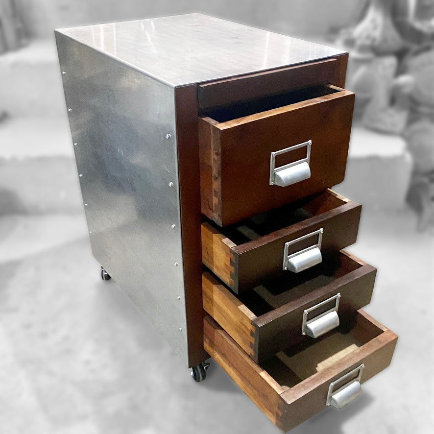 Gaveteiro customizado em madeira e chapa de aço 