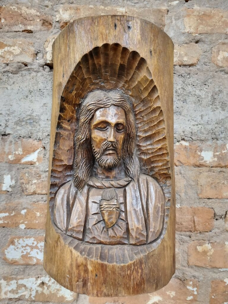 Arte Sacra - Tronco esculpido sagrado coração de Jesus
