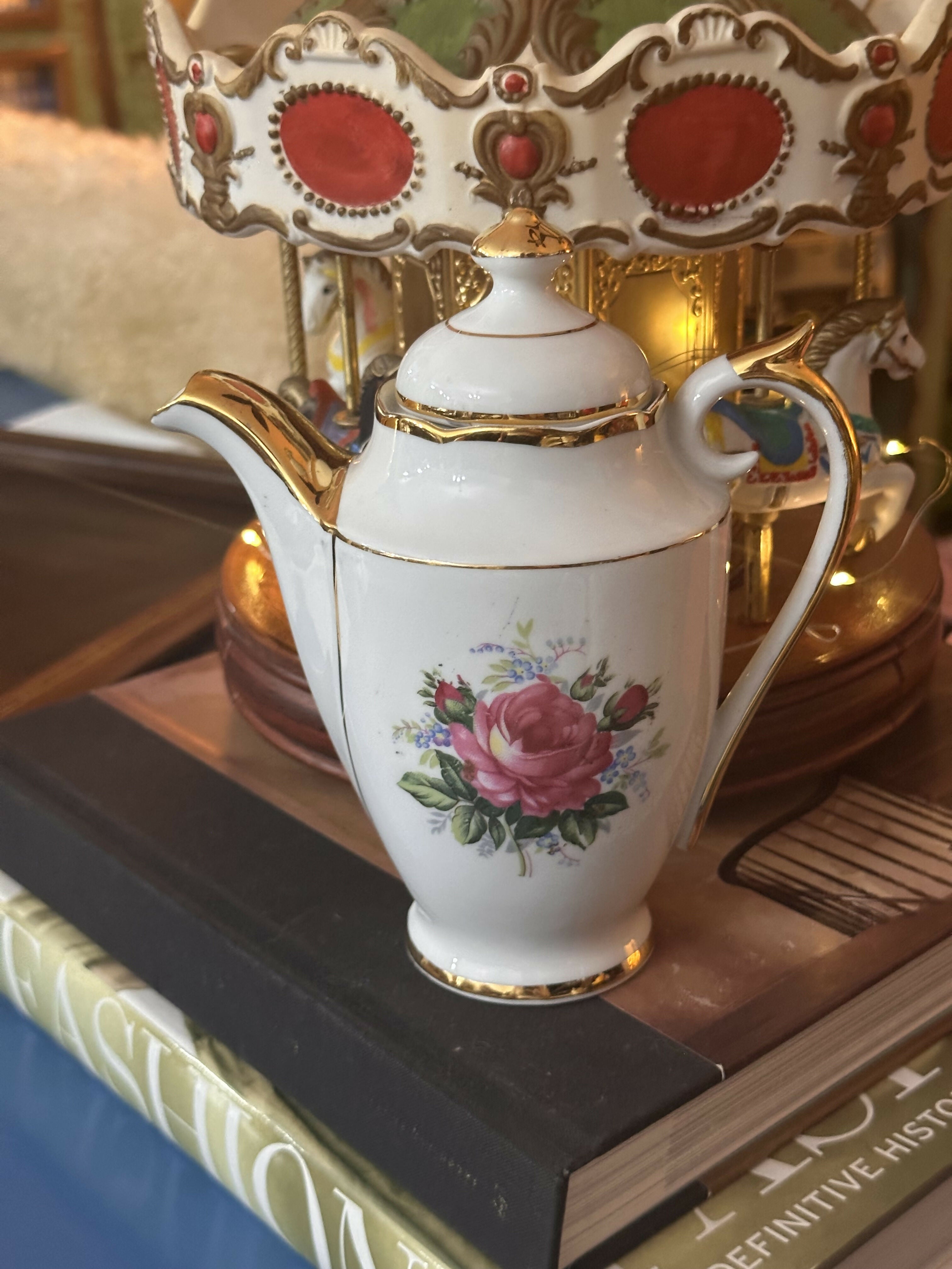 Jogo café antigo porcelana Mauá anos 60 com motivos florais