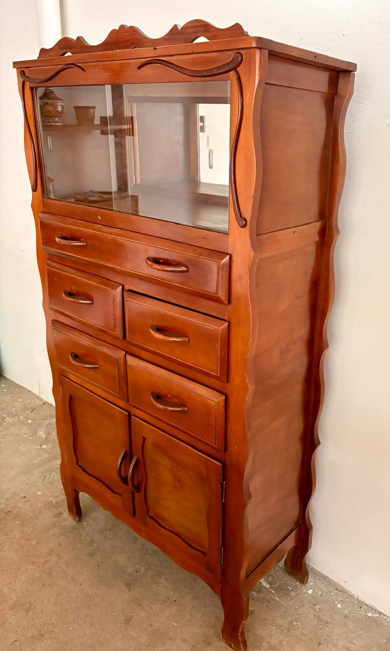 Armário / Cristaleira em madeira com gavetas