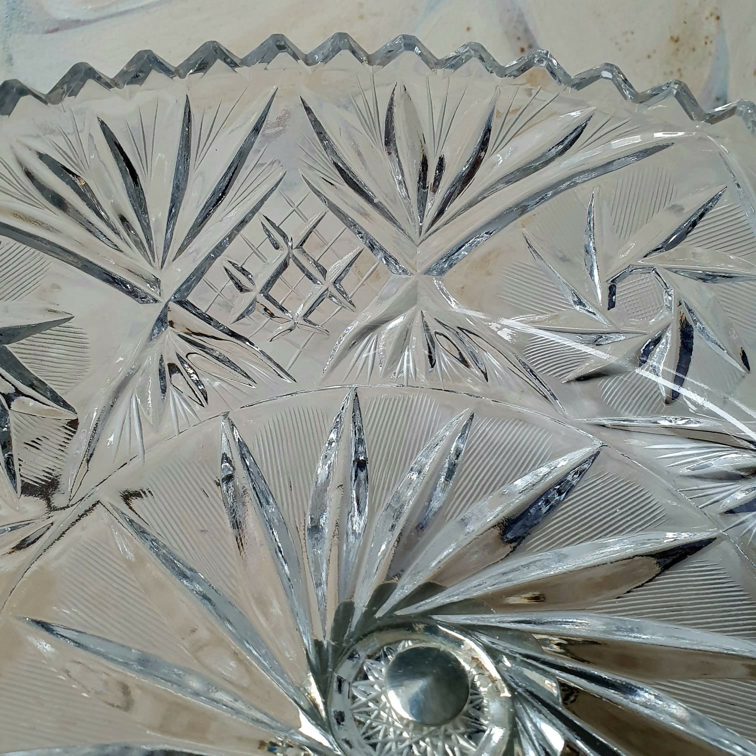Centro de mesa em cristal alemão com pé alto espessurado à prata