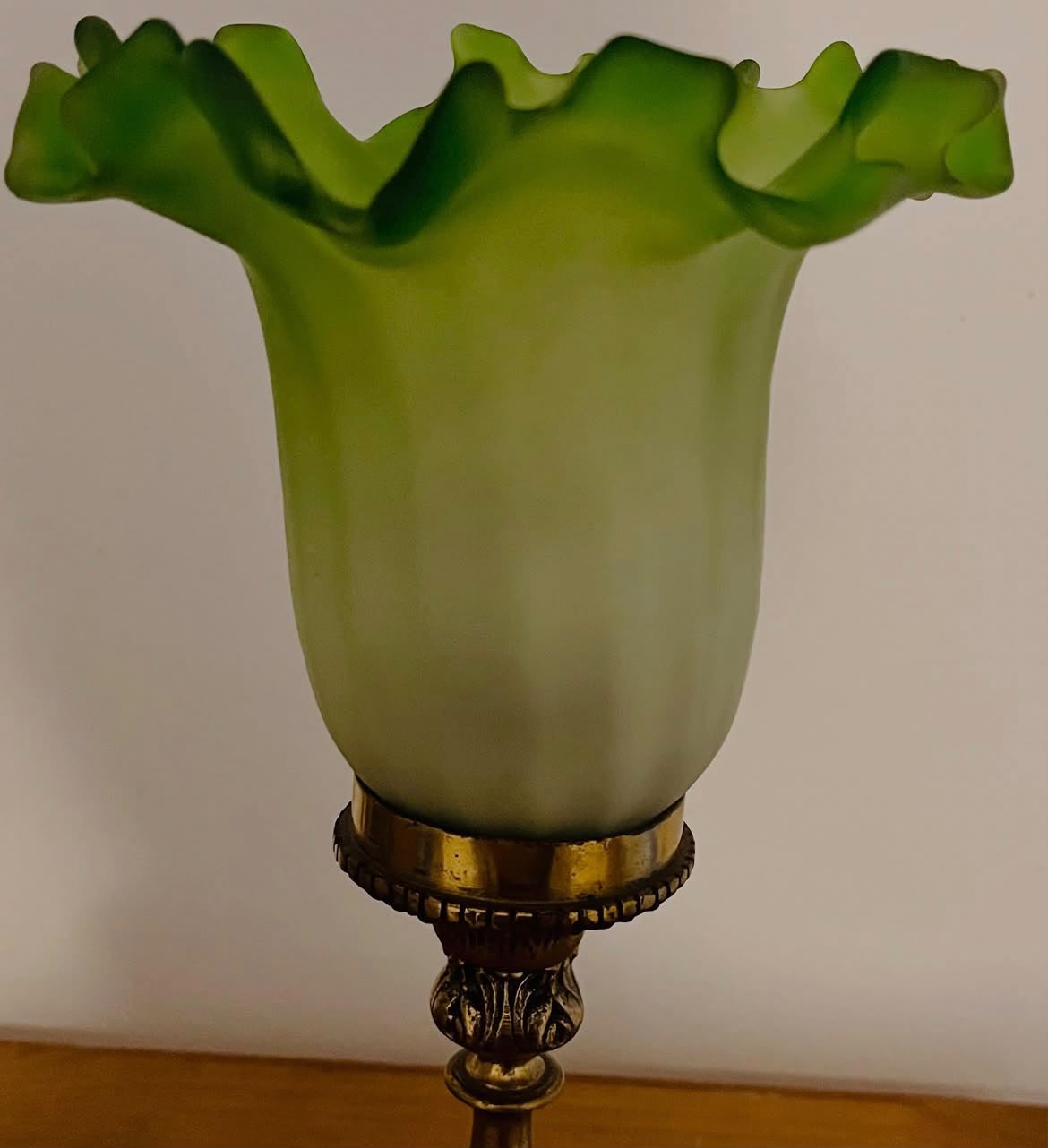 Abajur vintage – Cúpula em Vidro Verde Satinê