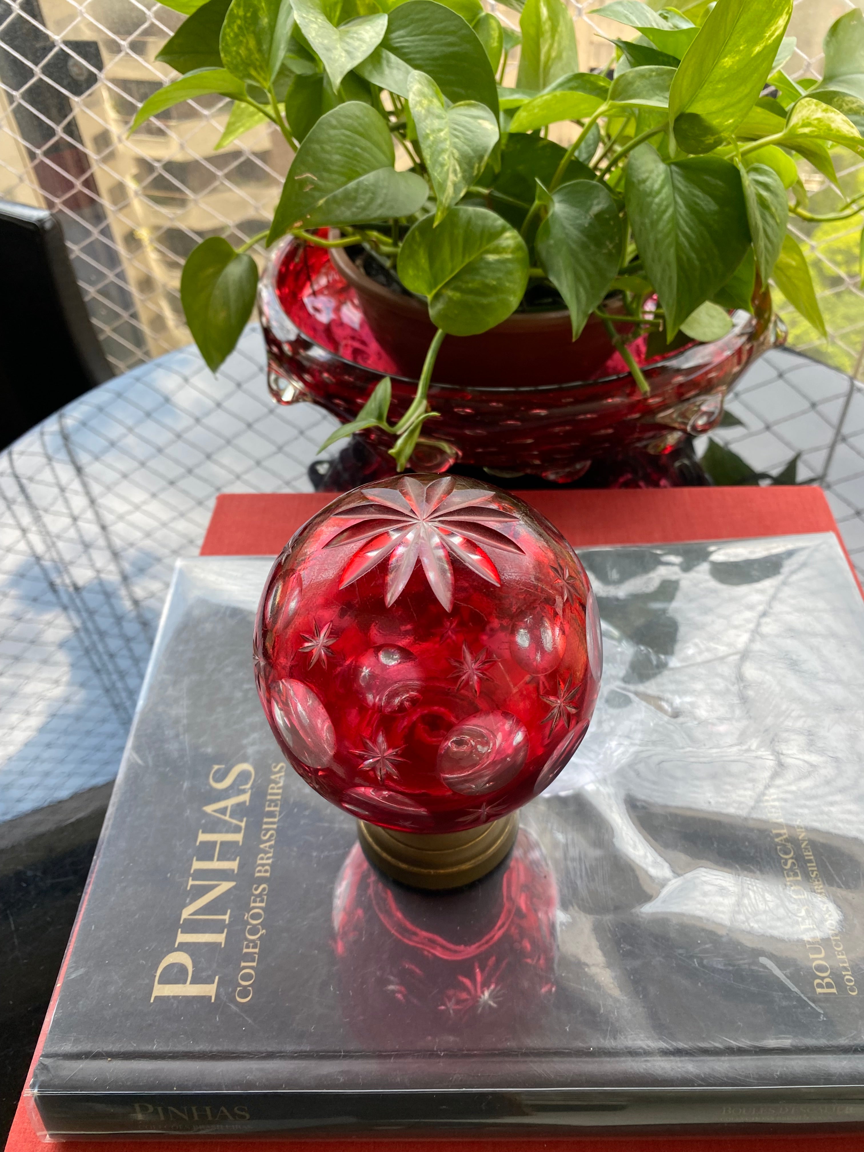 Pinha Vermelha em cristal lapidado 