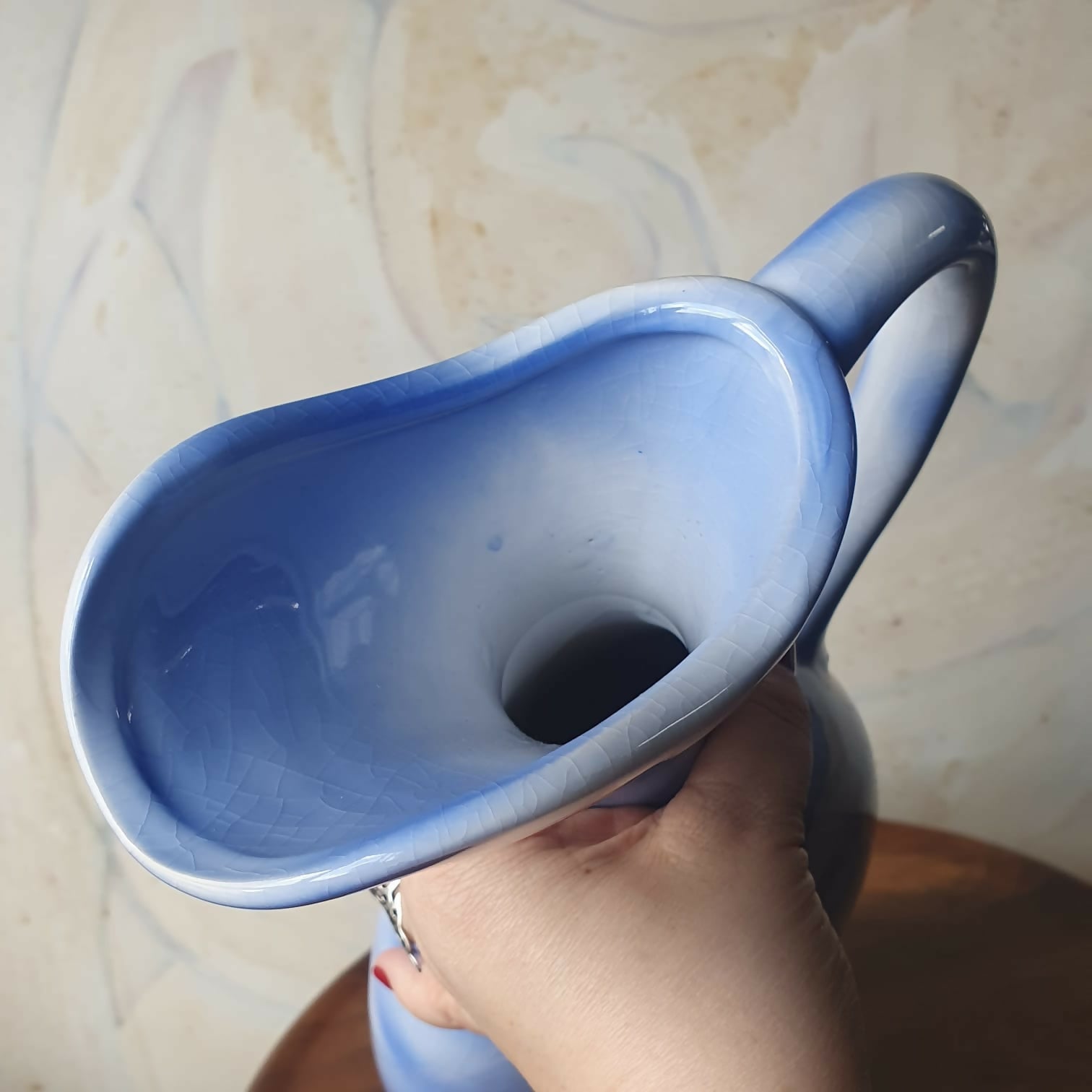 Grande e lindo jarro decorativo em cerâmica esmaltada, pintado à mão.