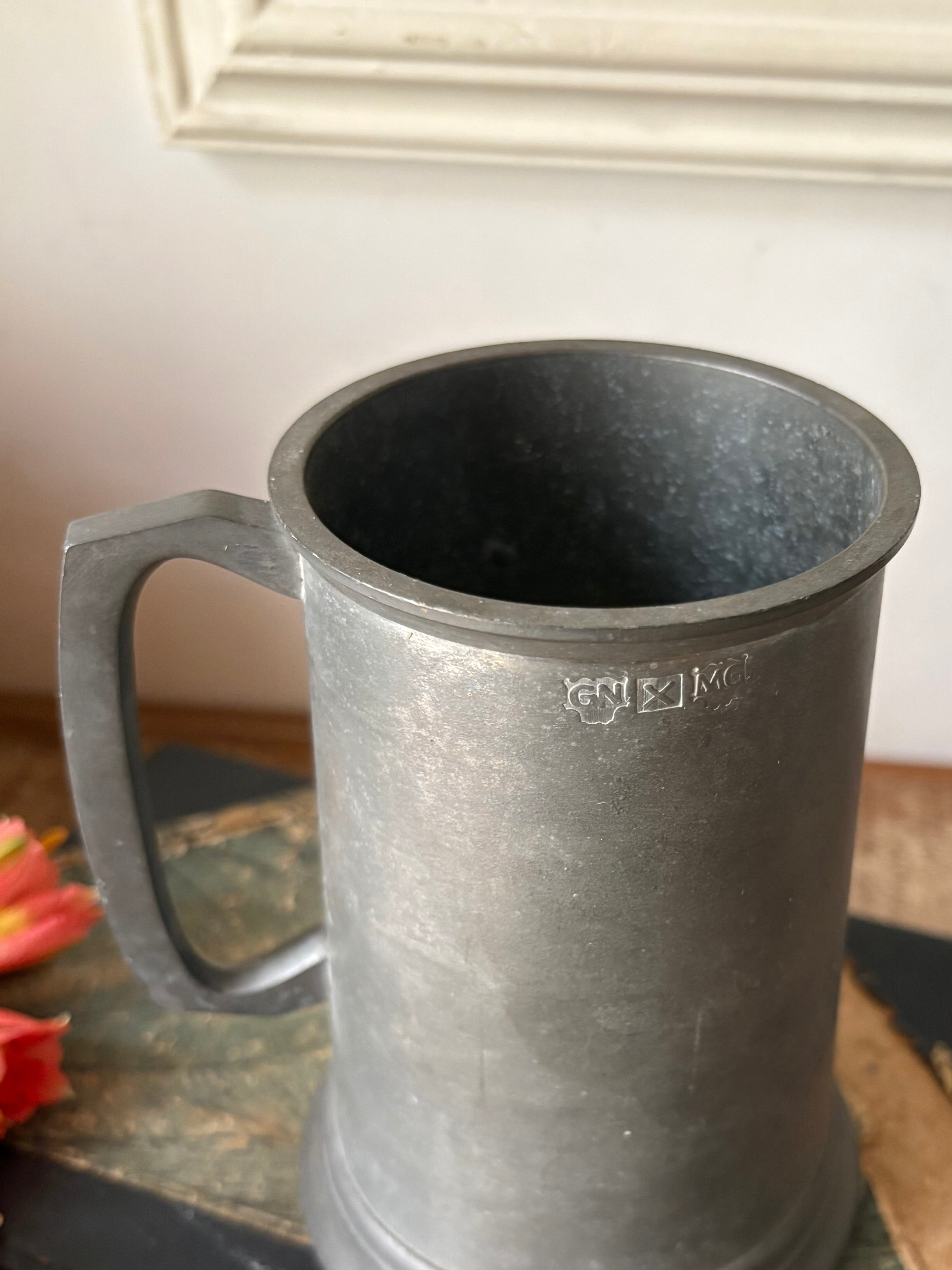 Caneca / Vaso em estanho decorativa