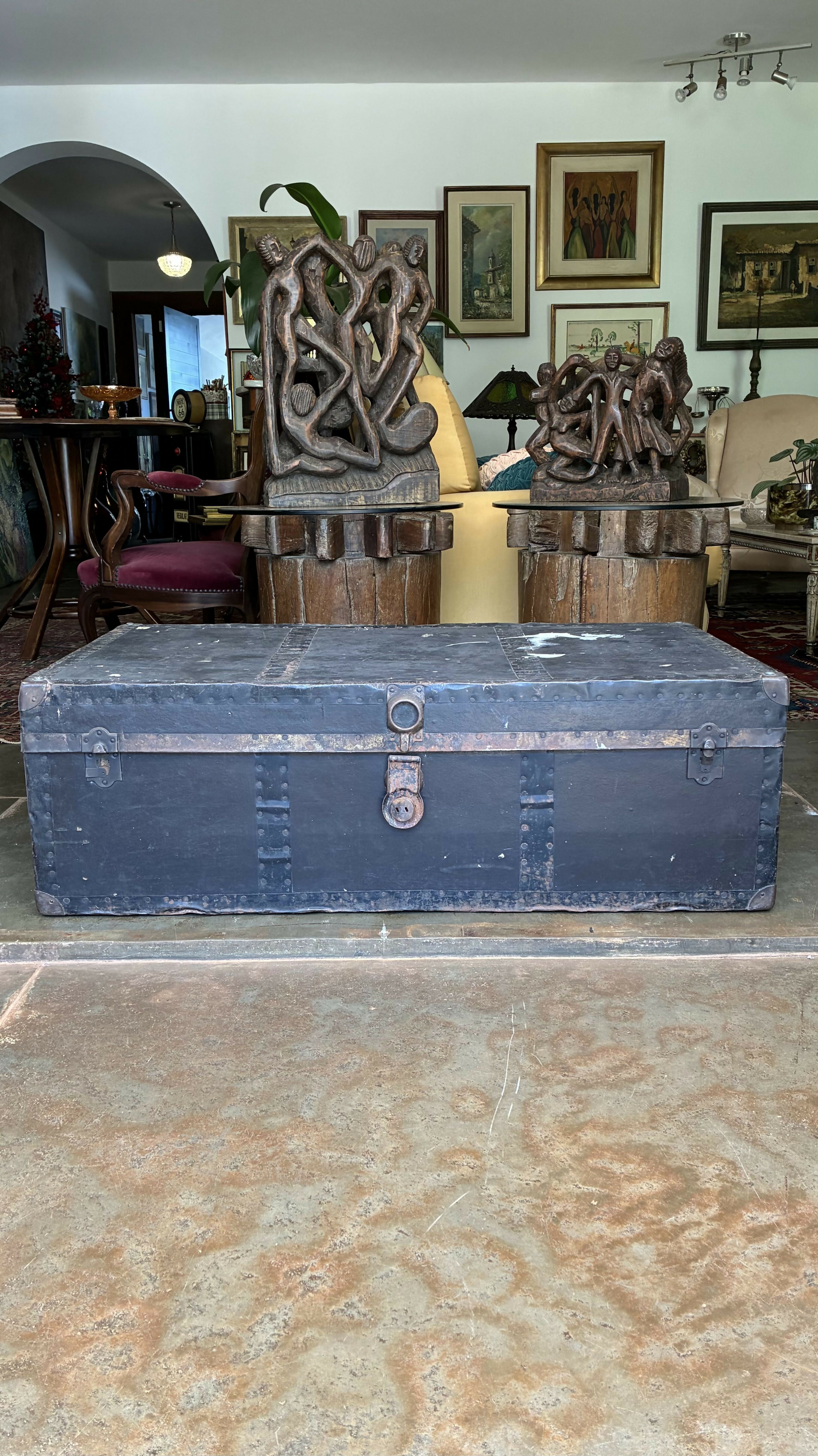 Baú Antigo de Madeira