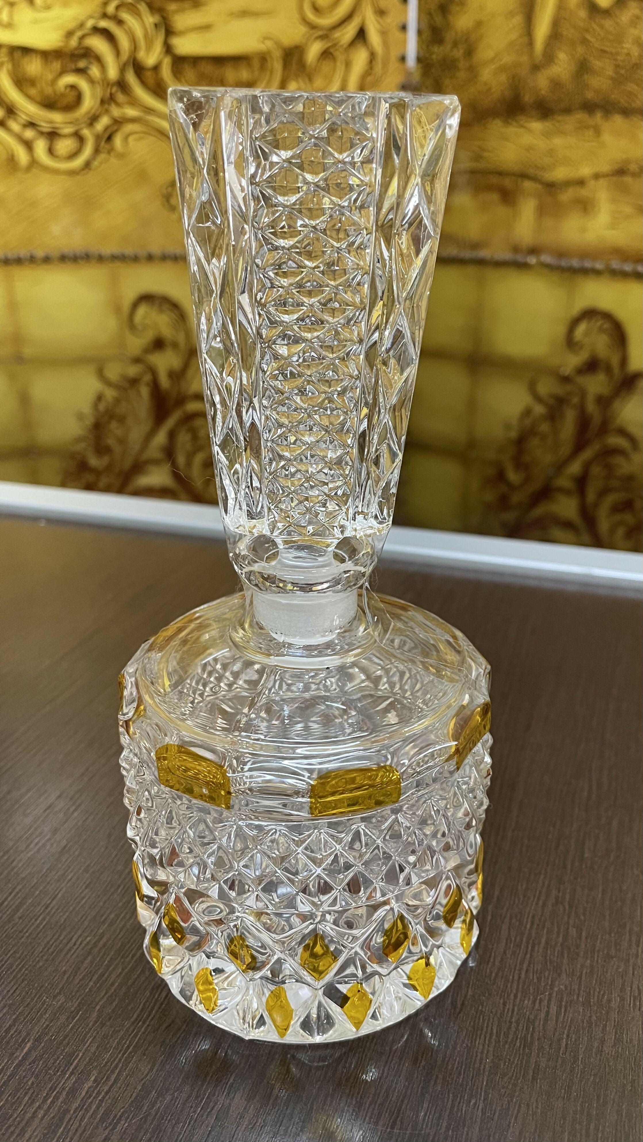 Jogo de perfumeiros cristal bico de jaca com detalhe ambar