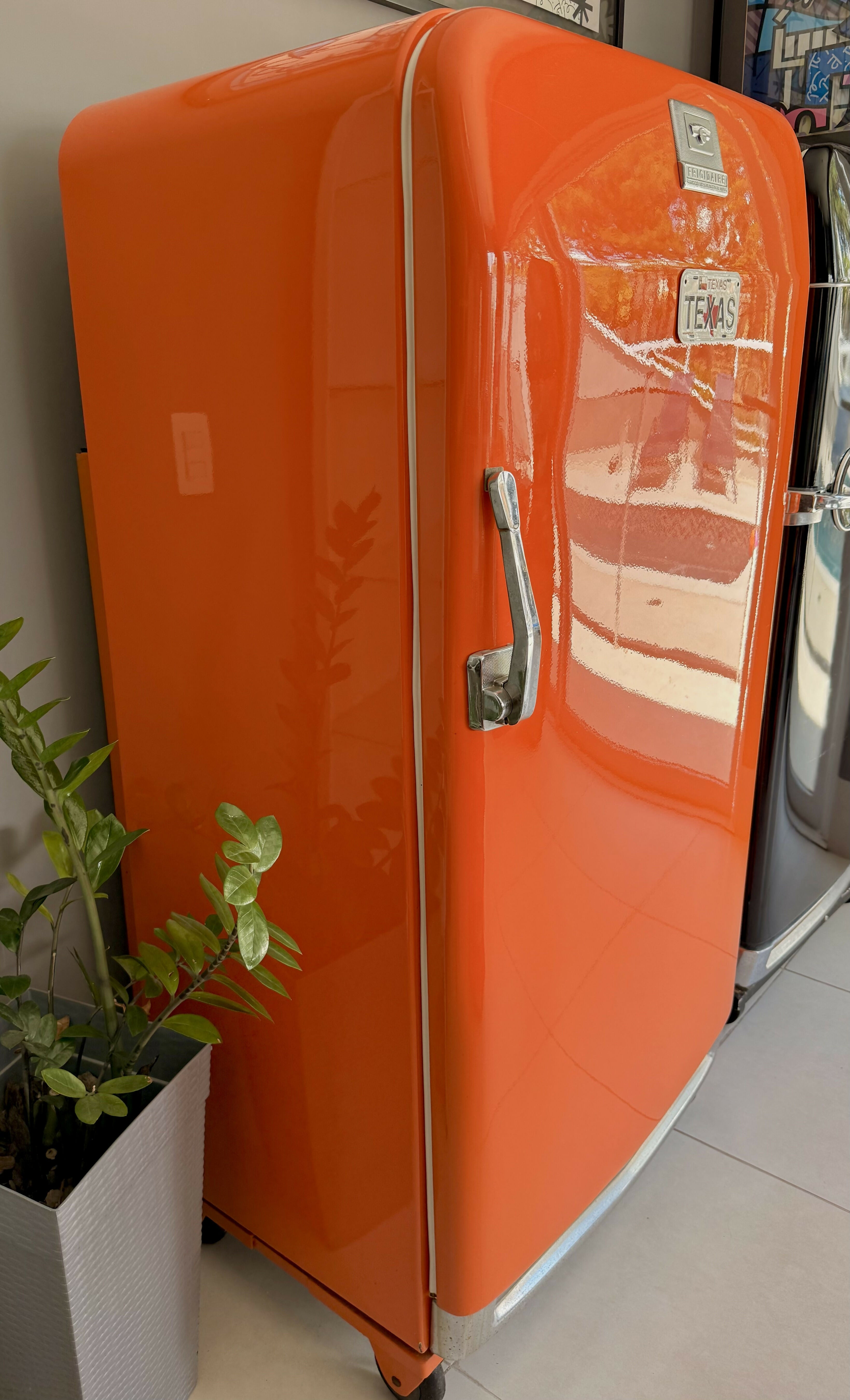 Geladeira Frigidaire anos 50 totalmente reformada