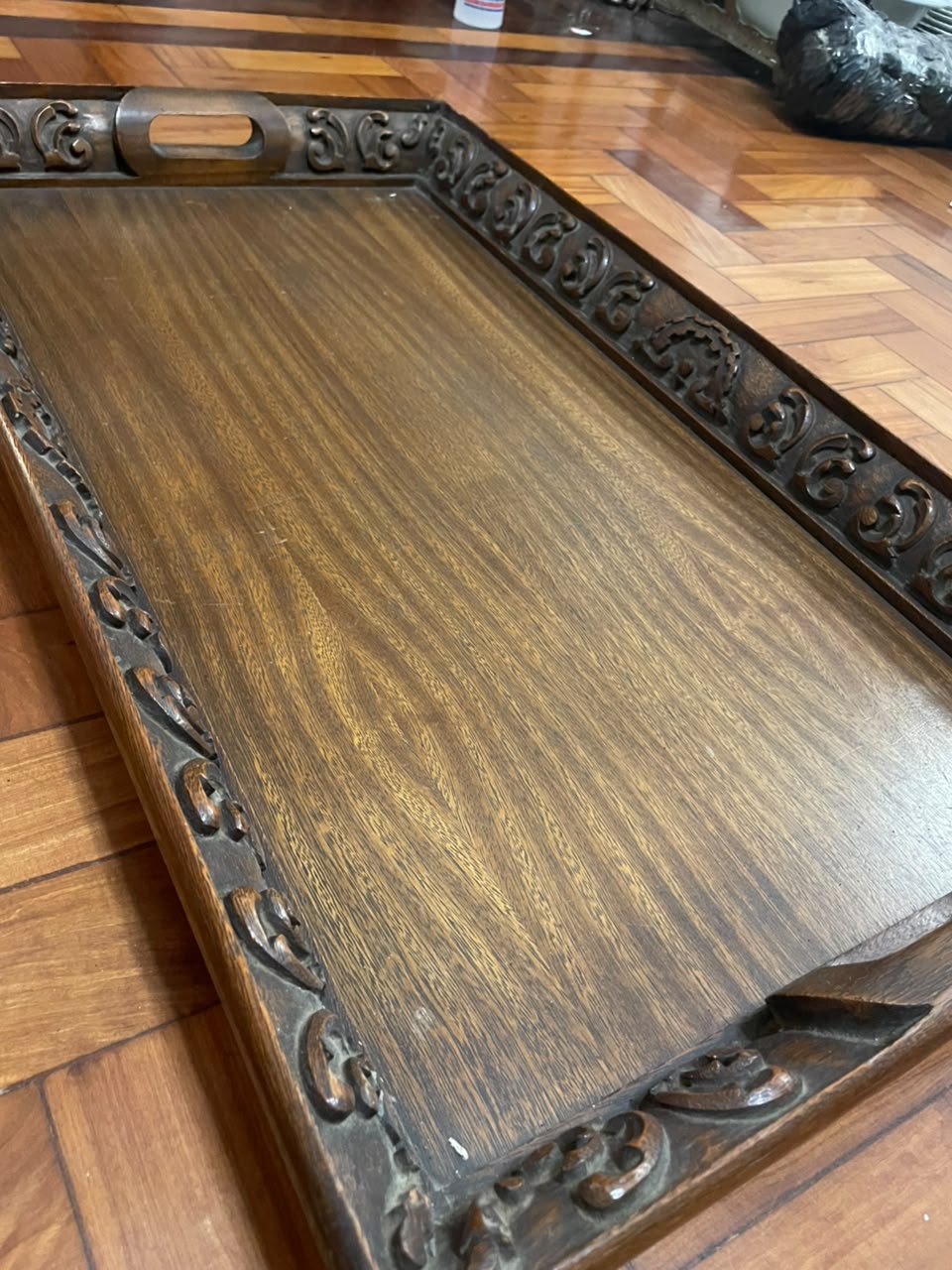Enorme bandeja (83cm) em madeira entalhada