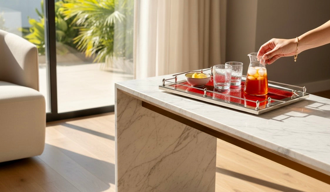 Bandeja Decorativa Retangular Luxo – Vermelha e Prata (Estilo Mid-Century)