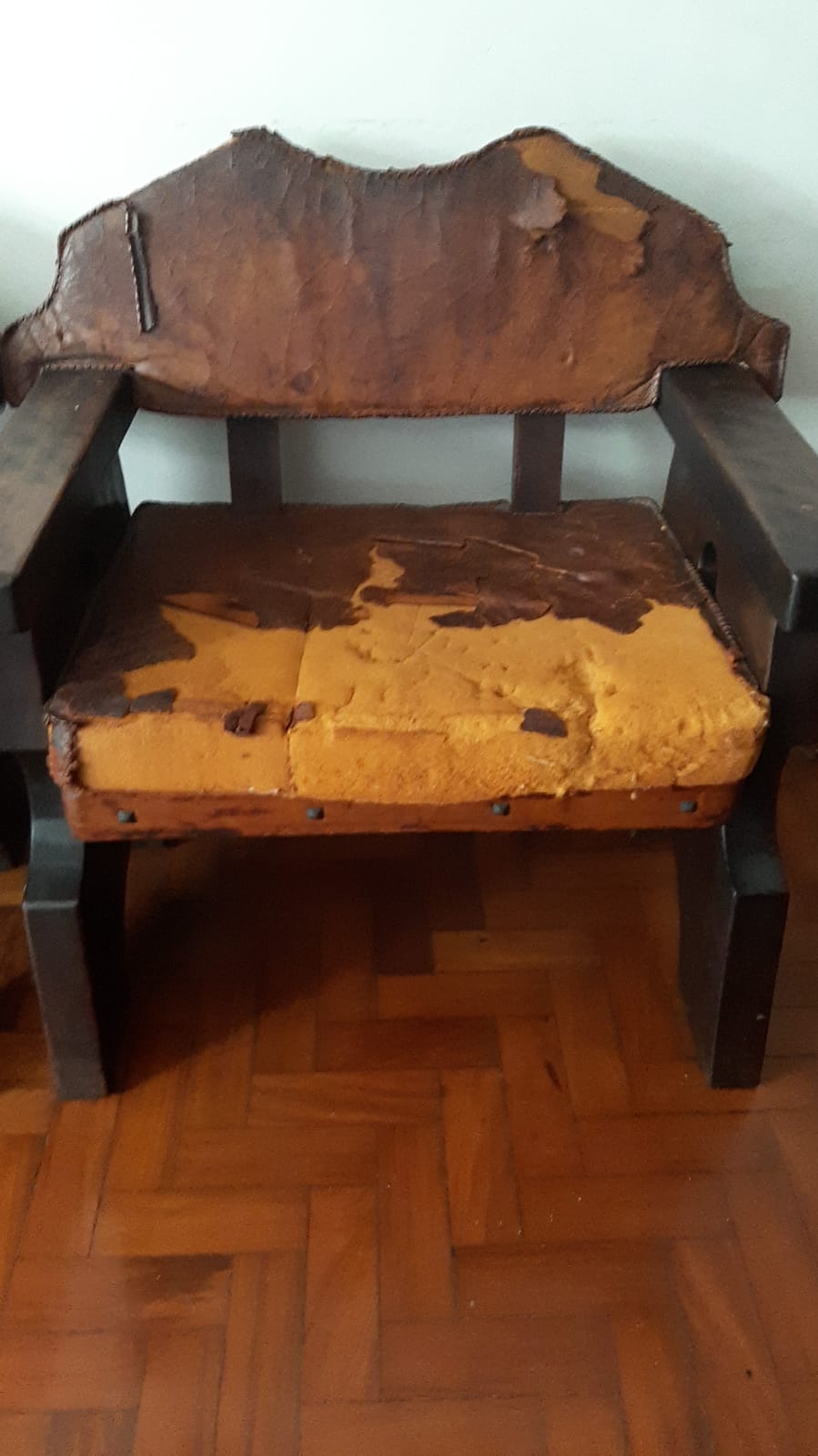 Par de Poltronas Rústicas em Madeira Maciça (Ideal para Reforma / Restauro)