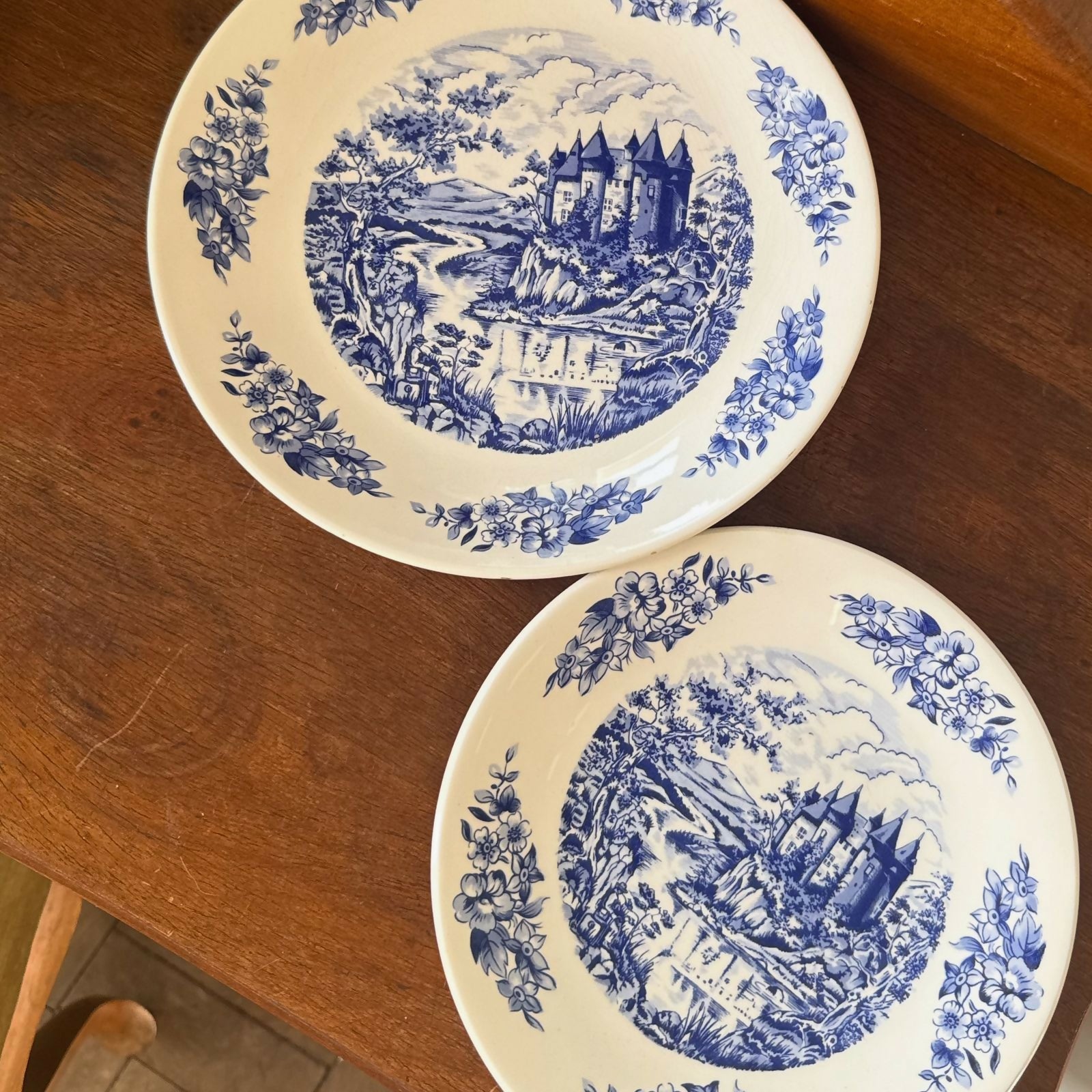 Conjunto de 2 Pratinhos Decorativos em Belíssima decoração azul cobalto
