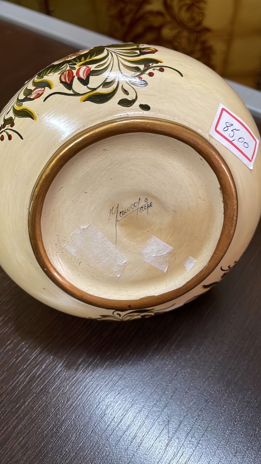 Vasinho de cerâmica pintado à mão com motivos florais