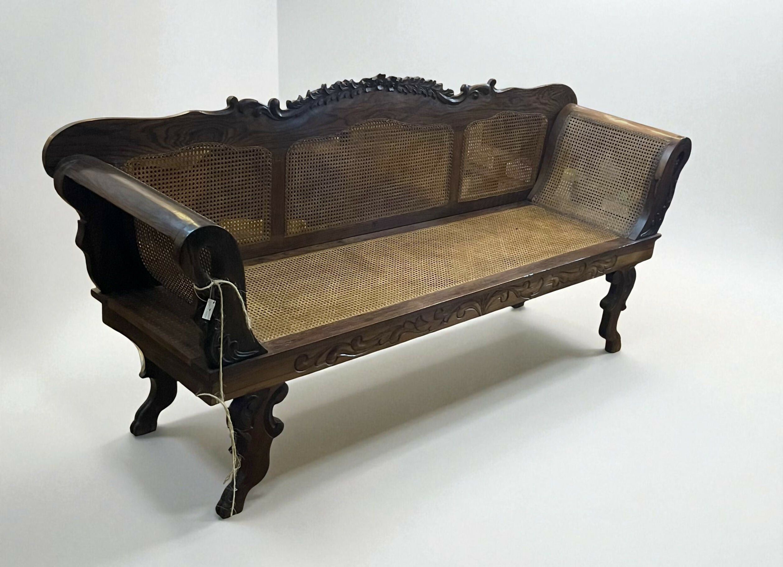 MARQUESA ANTIGA EM MADEIRA NOBRE