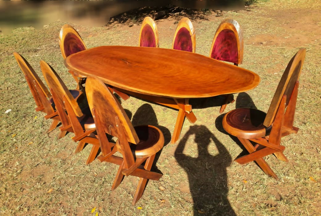 Mesa Artesanal 272cm com 8 Cadeiras Roxinho