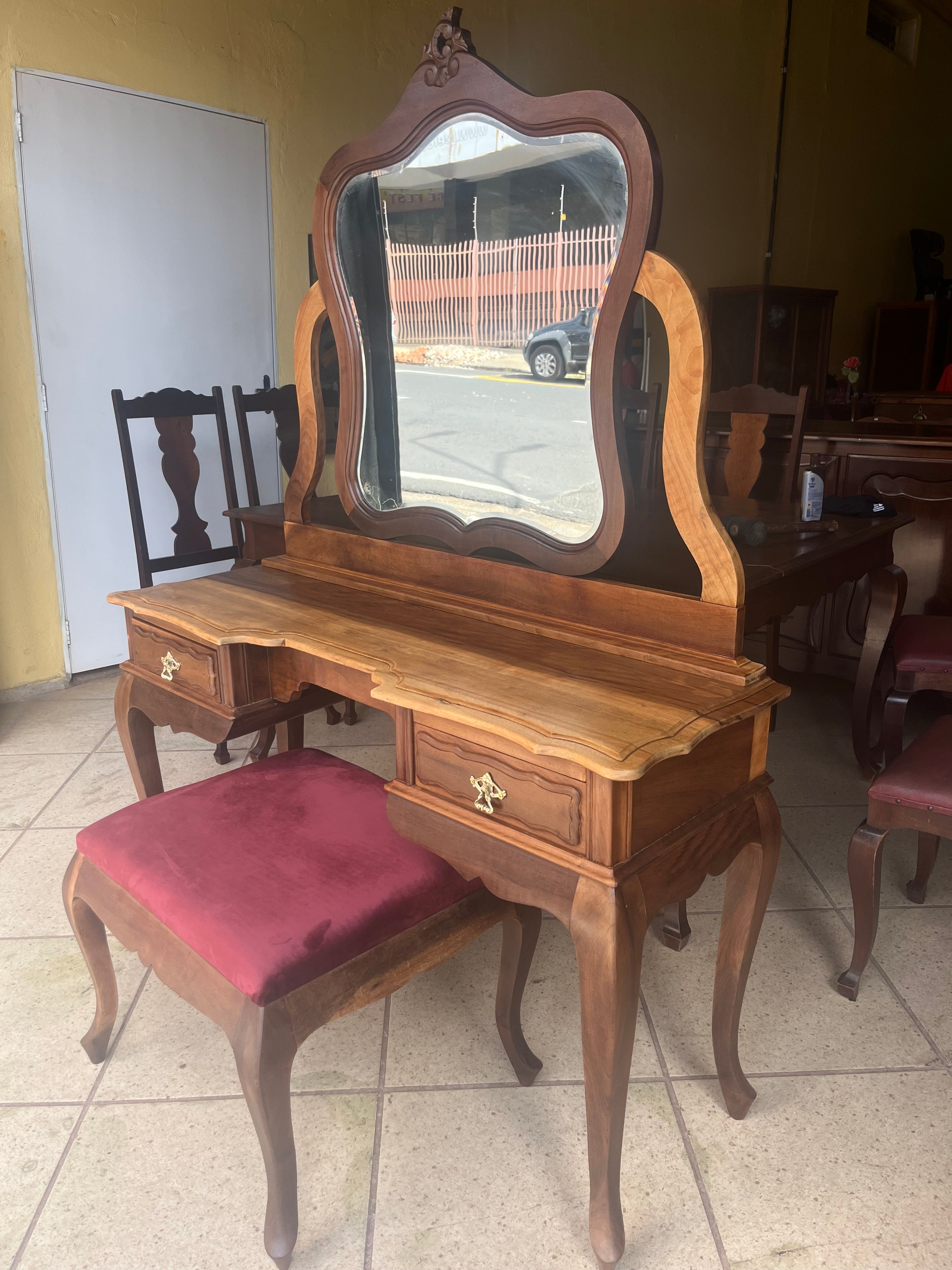 PENTEADEIRA COM BANQUETA MADEIRA IMBUIA RESTAURADA