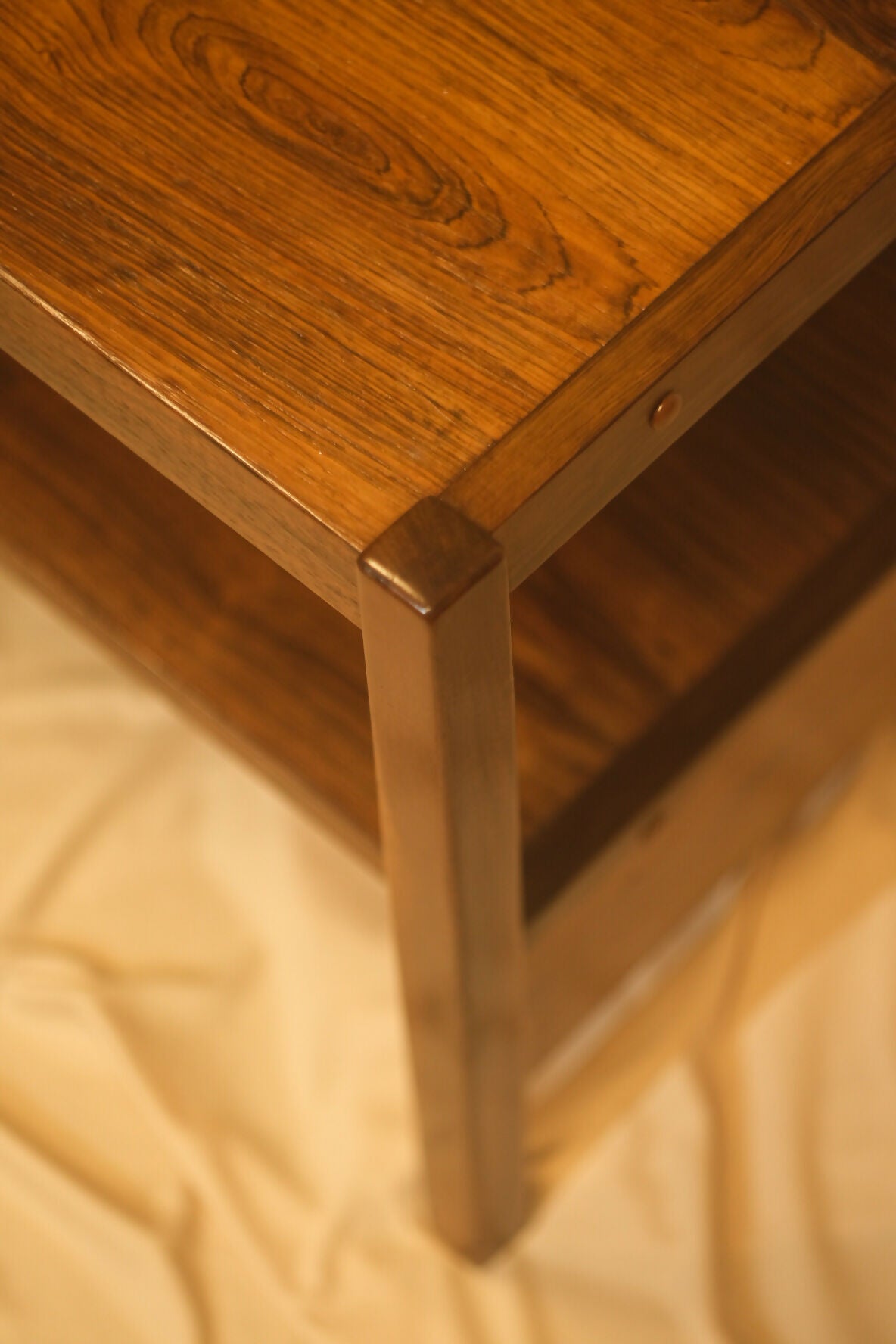 MESINHA AUXILIAR DE CANTO