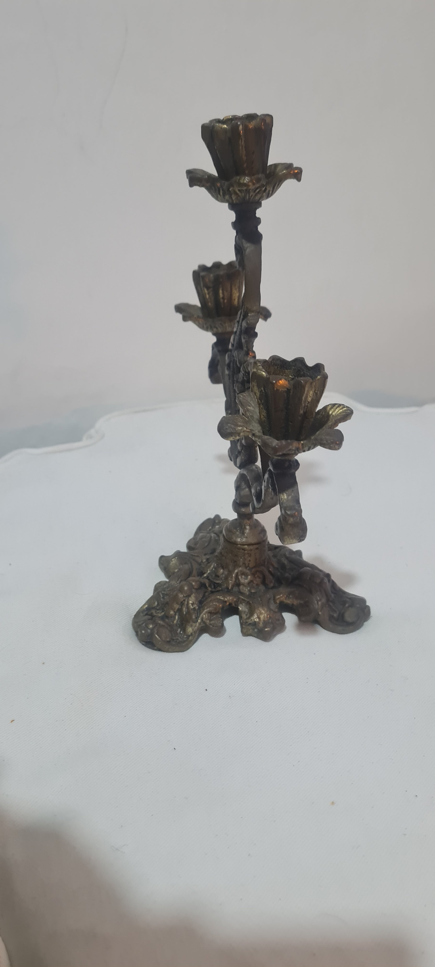 Candelabro Barroco em Bronze Maciço - Três Braços - Conservação Impecável