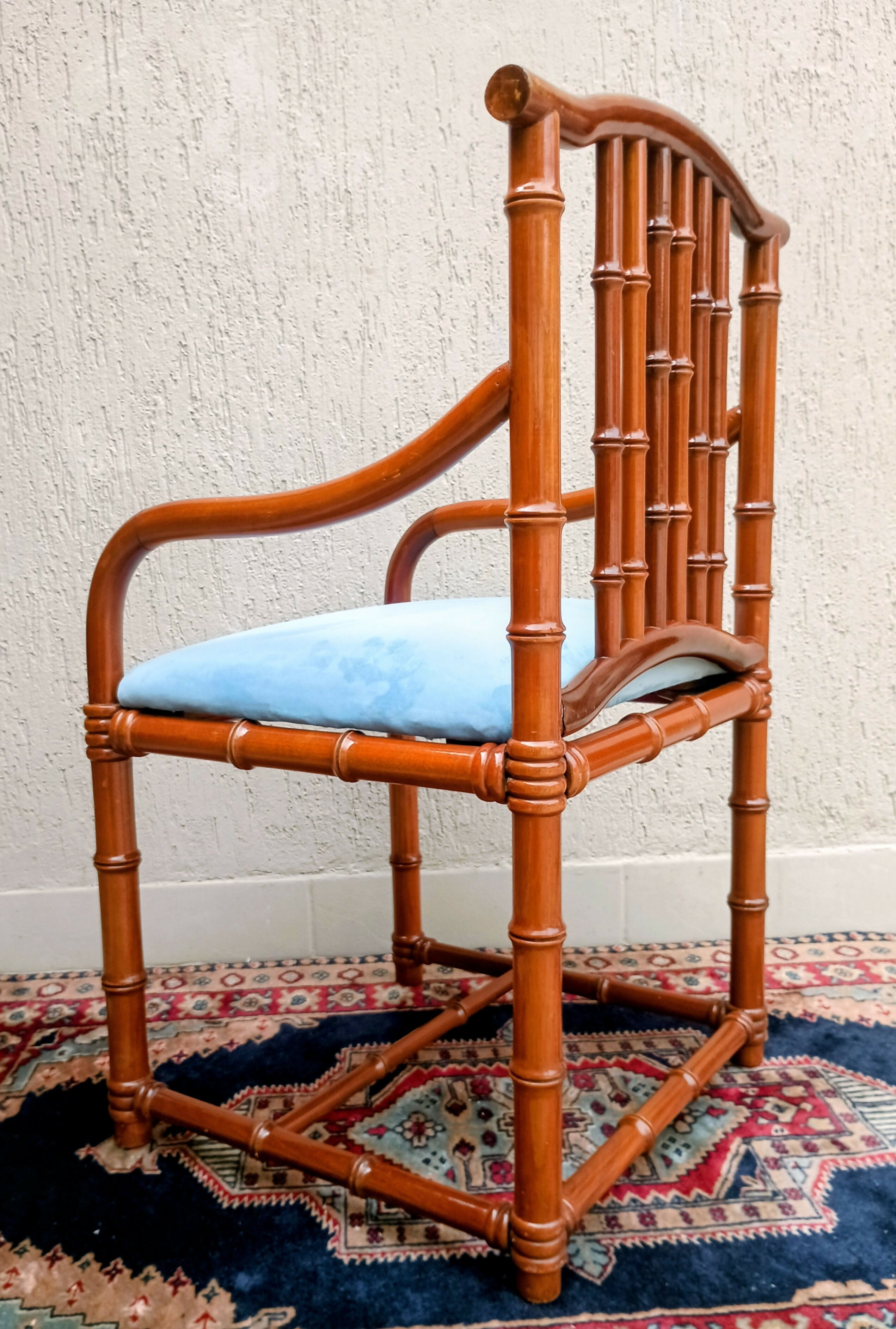 Par de cadeiras com braço em madeira maciça design bambu dec. 1970
