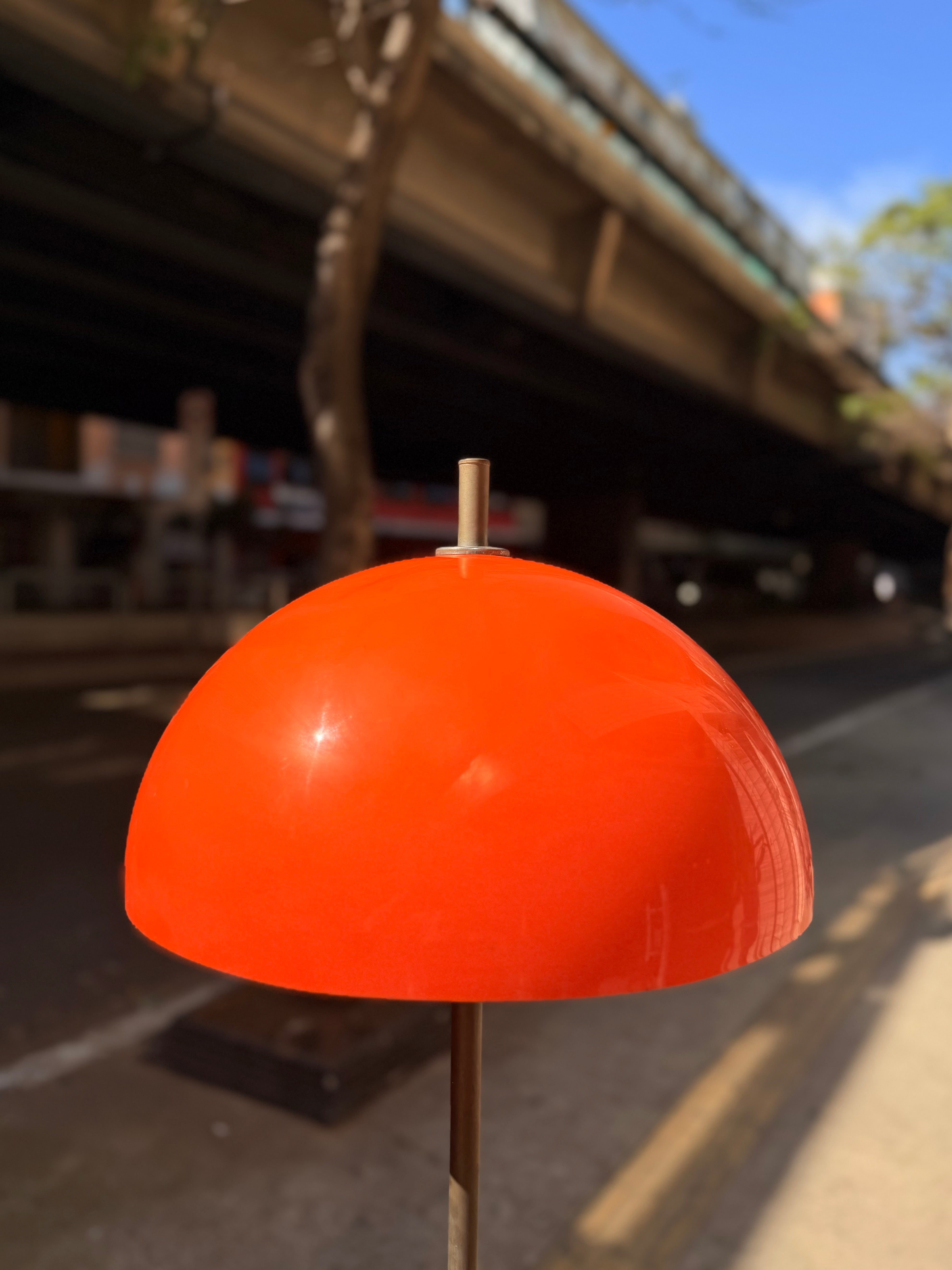 Luminária de chão laranja estilo Cogumelo - anos 70