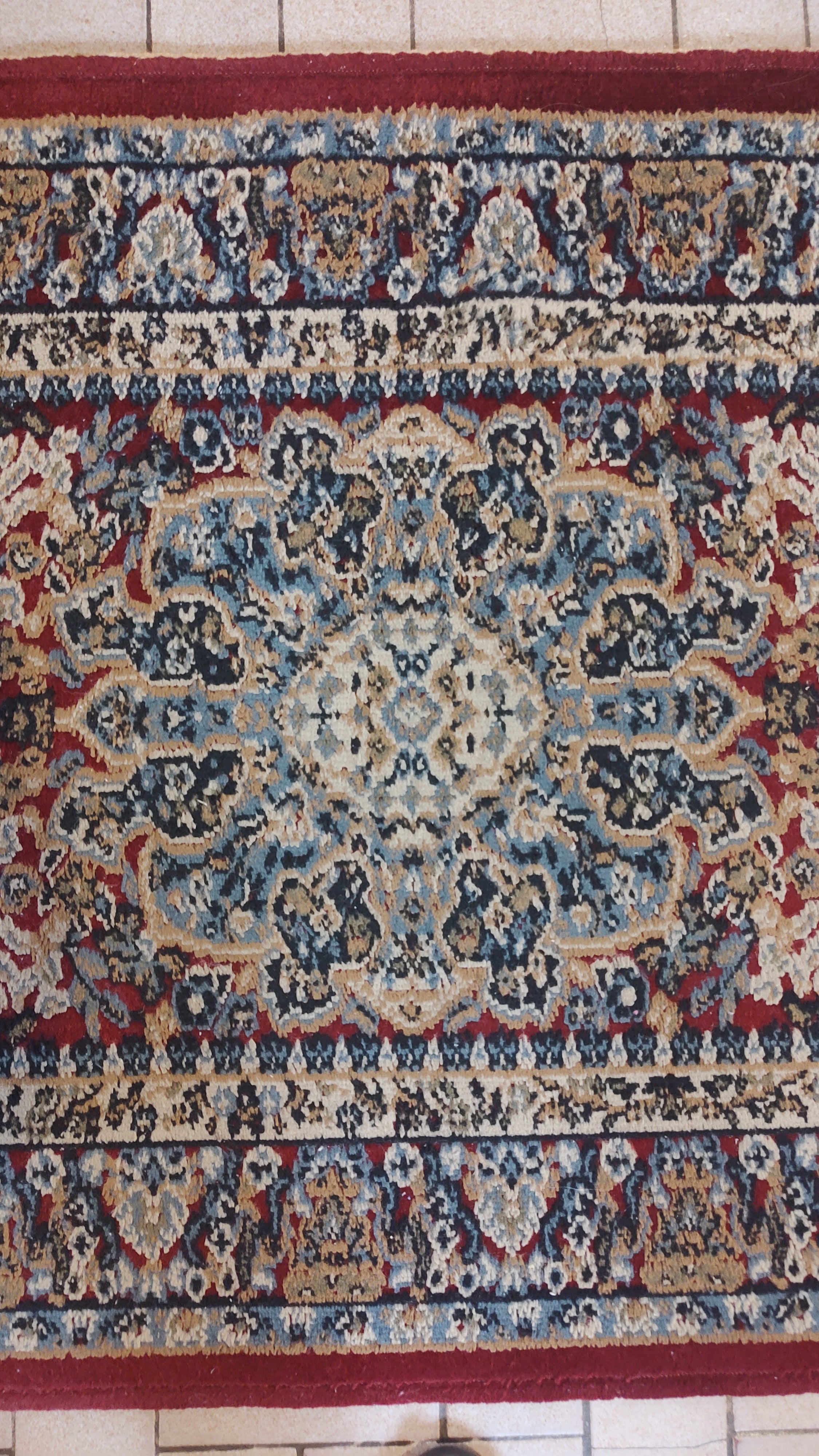 Tapete Passadeira Yesemek importado da Turquia em tonalidade predominante vermelho e azul acinzentado (300cm x 80cm)