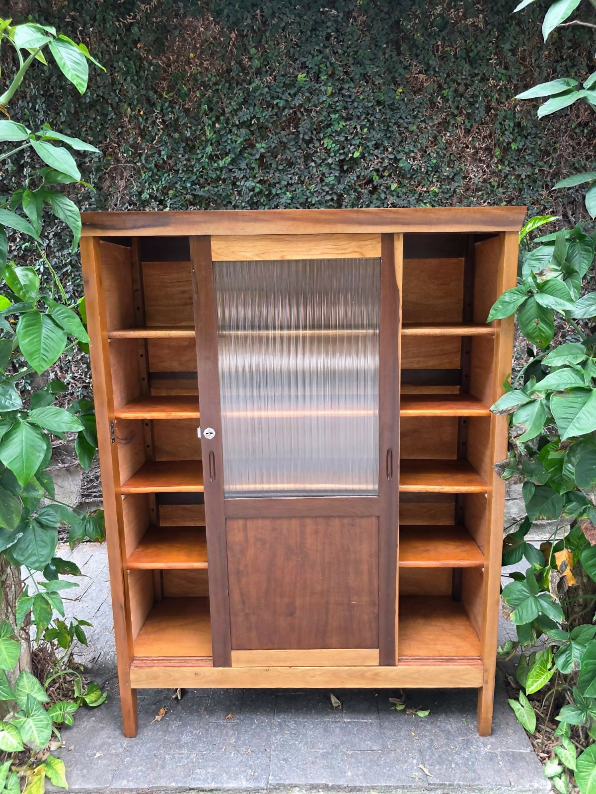 Livreiro em imbuia portas de correr, década de 60,