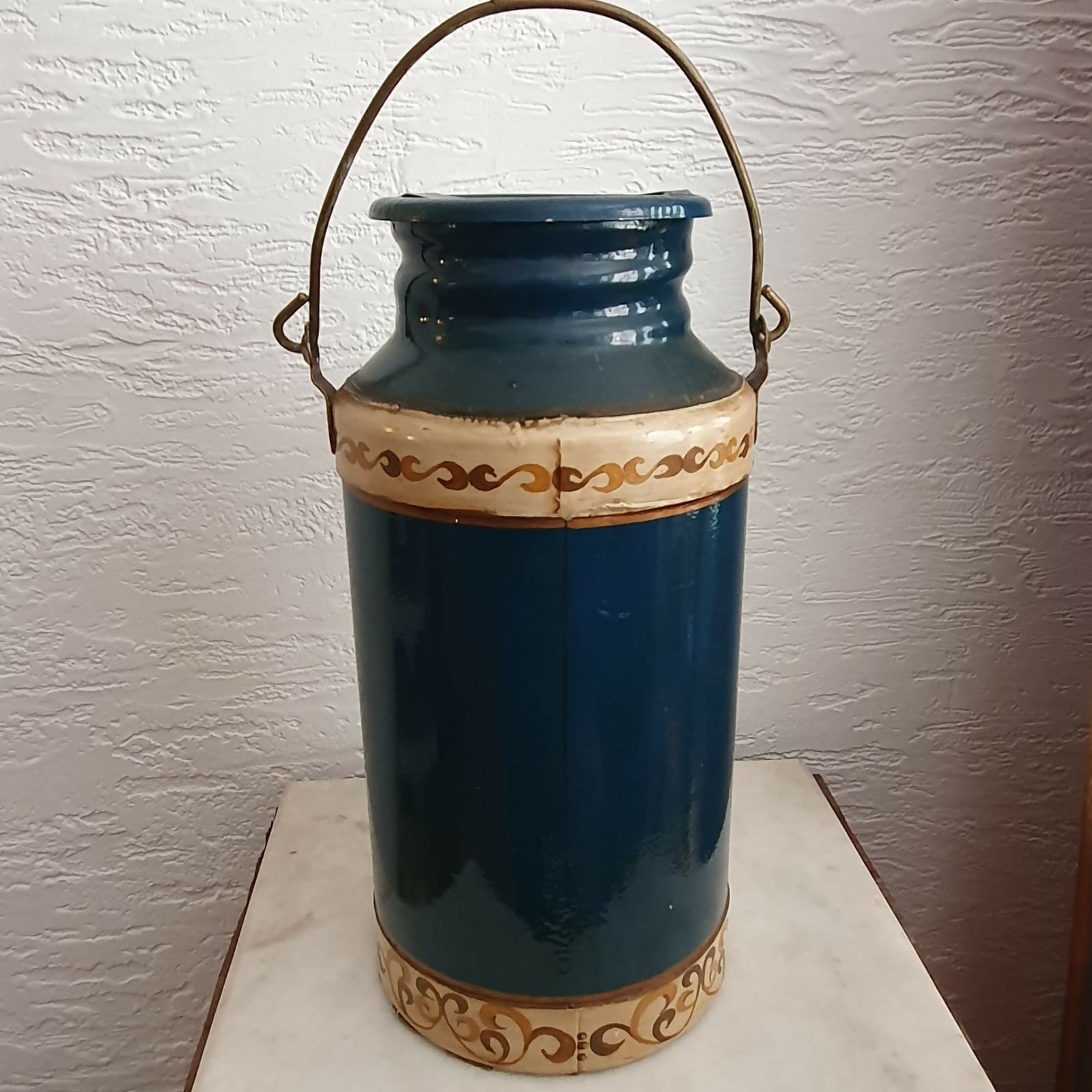 Latão de leite de 10 litros lindamente decorado e pintado à mão. Impecável!