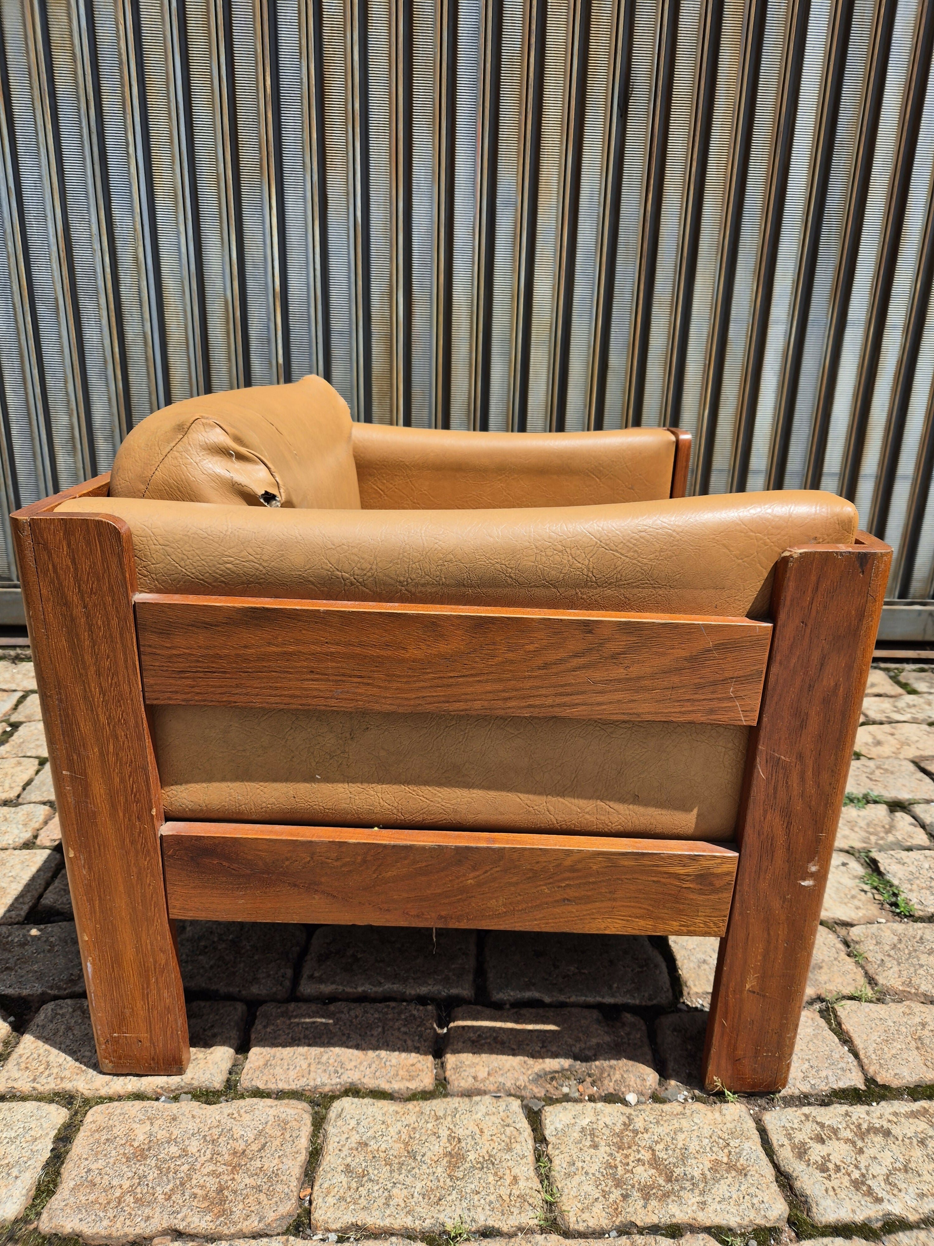 Poltrona Modernista em Freijó - anos 70