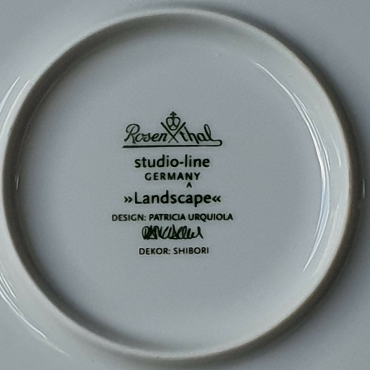 Prato para bolo em porcelana Ultrafina Rosenthal, linha Studio Line, por Patrícia Urquiola, estilo Shibori