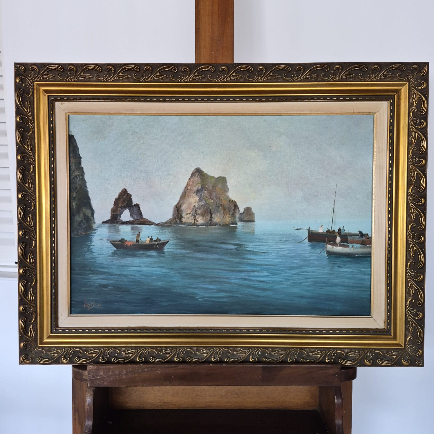 Quadro com  pintura OST, de Ivo Blasi intitulado "Marinha", 2001. A.C.I.E.   Com moldura em madeira dourada a ouro. Ótimo estado.