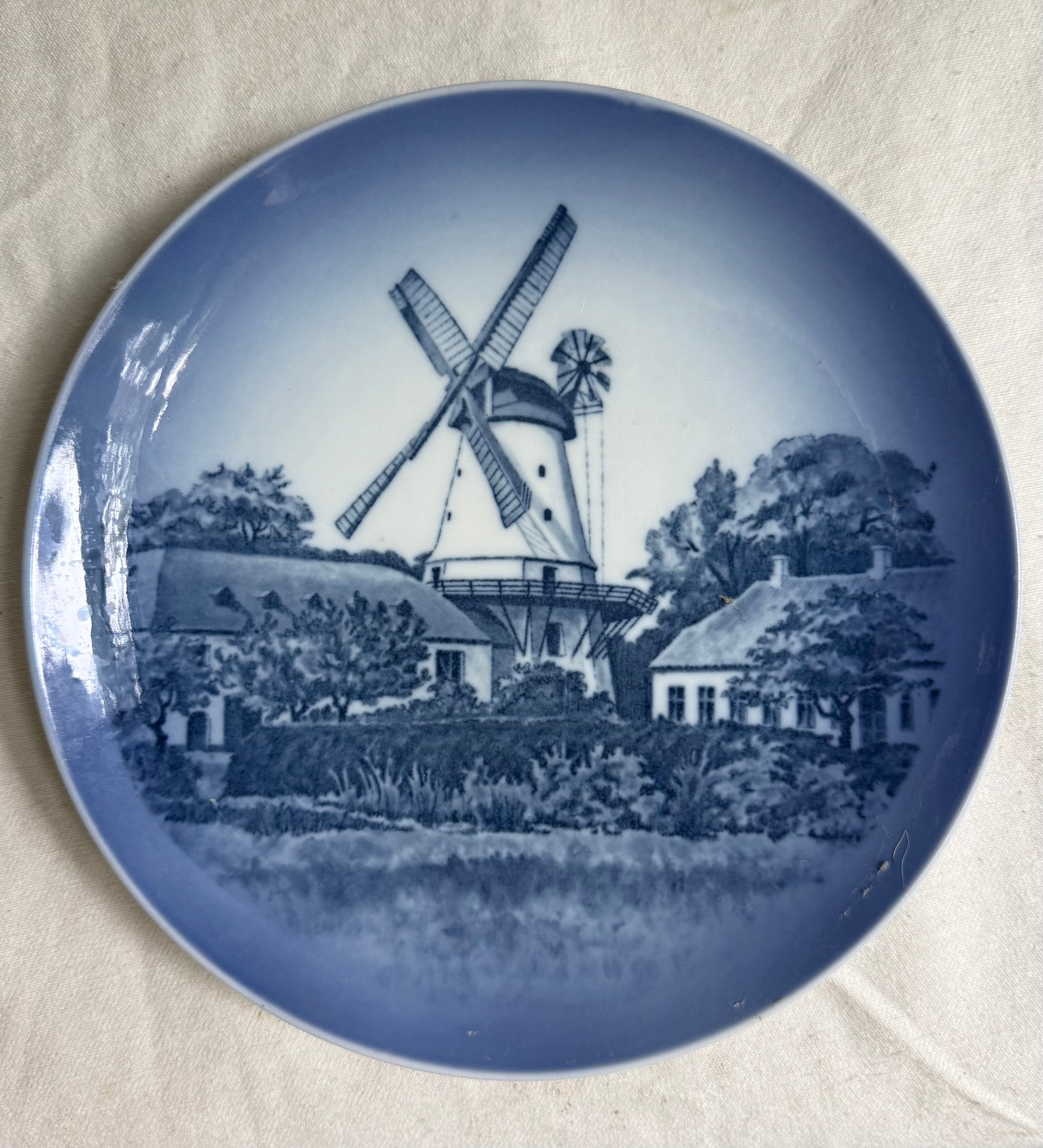 Par de Pratos Decorativos Royal Copenhagen | Dinamarca em tons azul e branco 